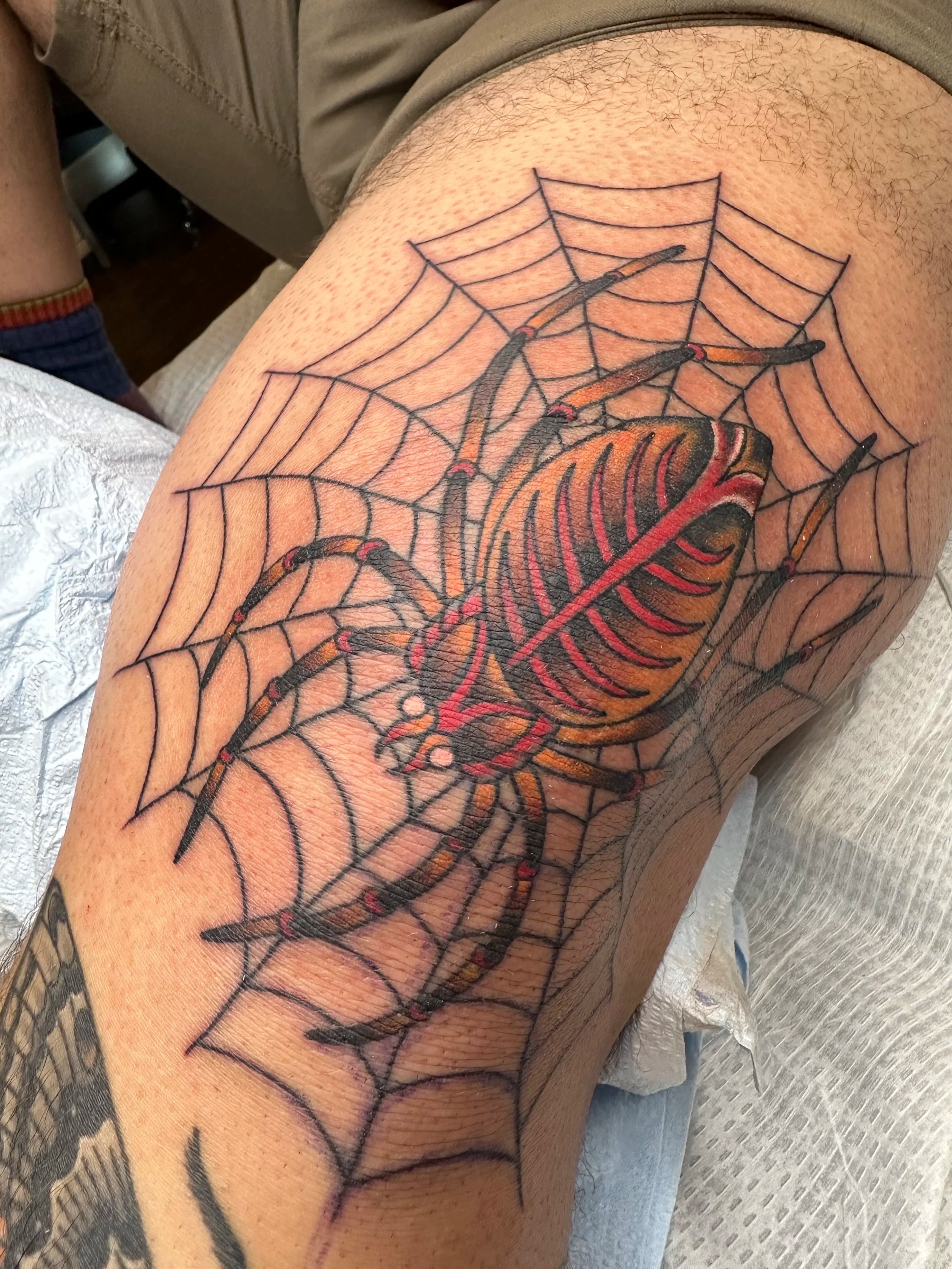 I was stoked to do this cool spider and web tattoo on my amazing client. He started getting tattooed on his 50th birthday and we’ve almost covered his whole body. Now he’s obsessed and has even taken my Tattooer suggestions in Spain and has gotten ta