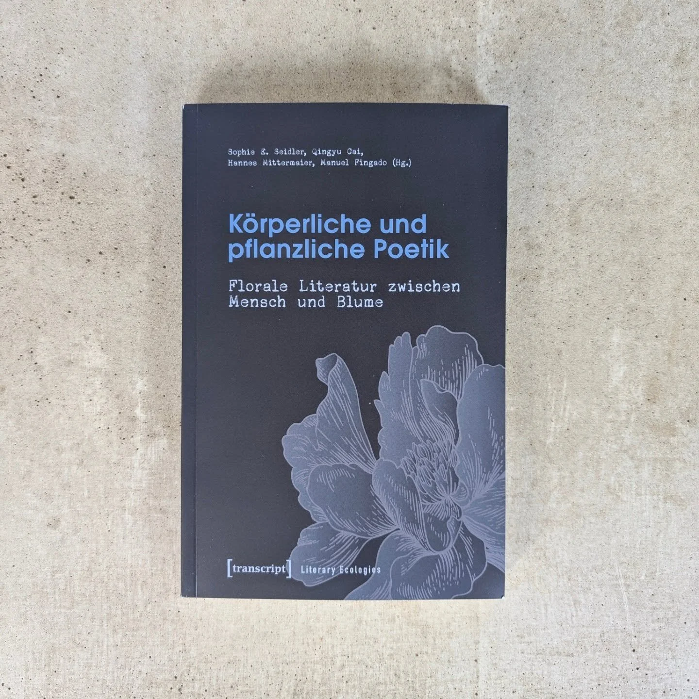 It's a book! Happy to finally see the Cover I designed for "K&ouml;rperliche und pflanzliche Poetik" published by @transcript_verlag. The book accompanies the Flower Power Conference held in 2023 @lmu.muenchen.

A big thank you at the Team 