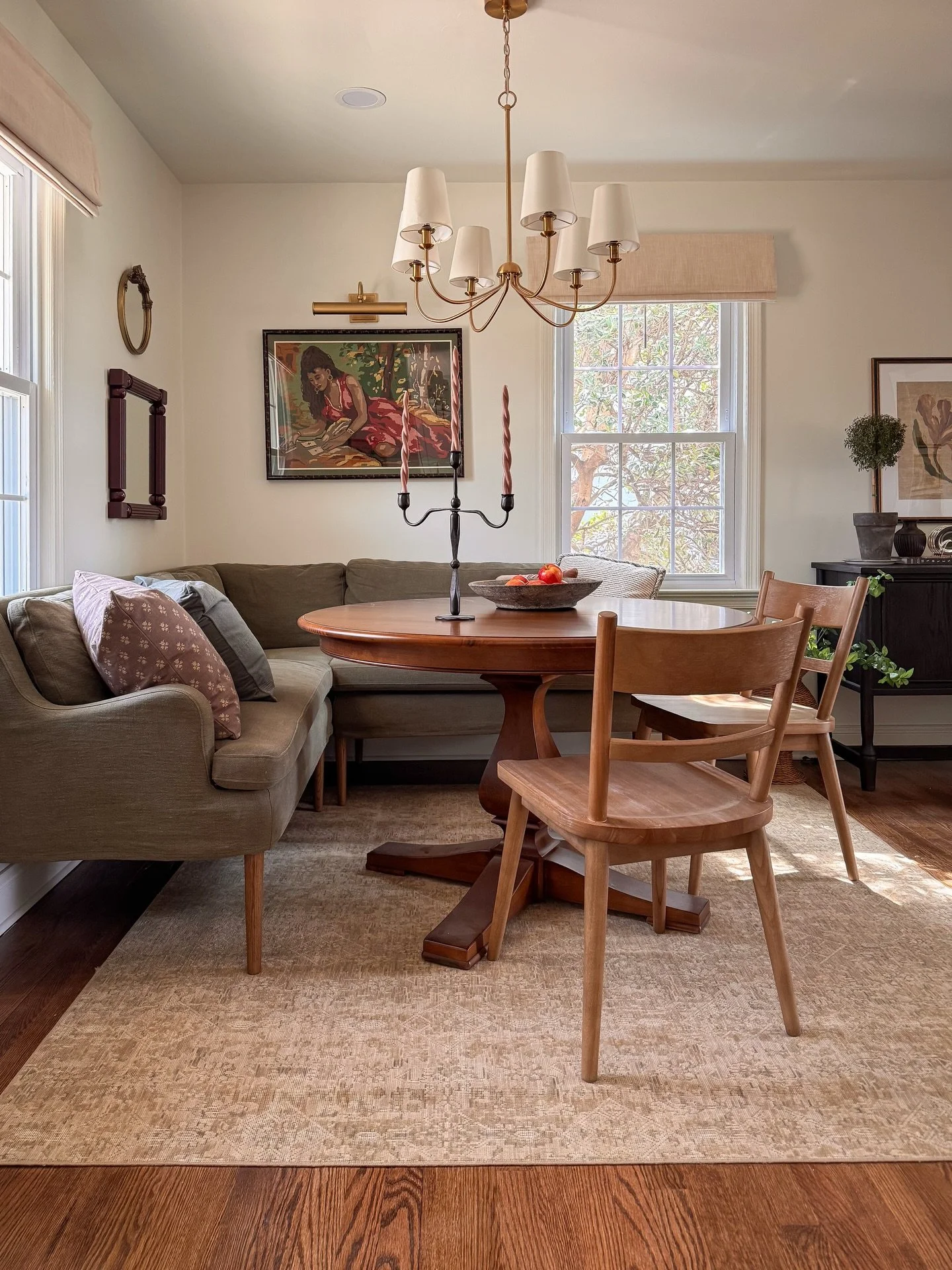 Dining nook goals ✨ Couldn&rsquo;t be happier with this space!! It&rsquo;s the perfect blend of form and function. We were able to maximize the space while bringing color, pattern, and texture to make it cohesive with the rest of the house. 

The jum