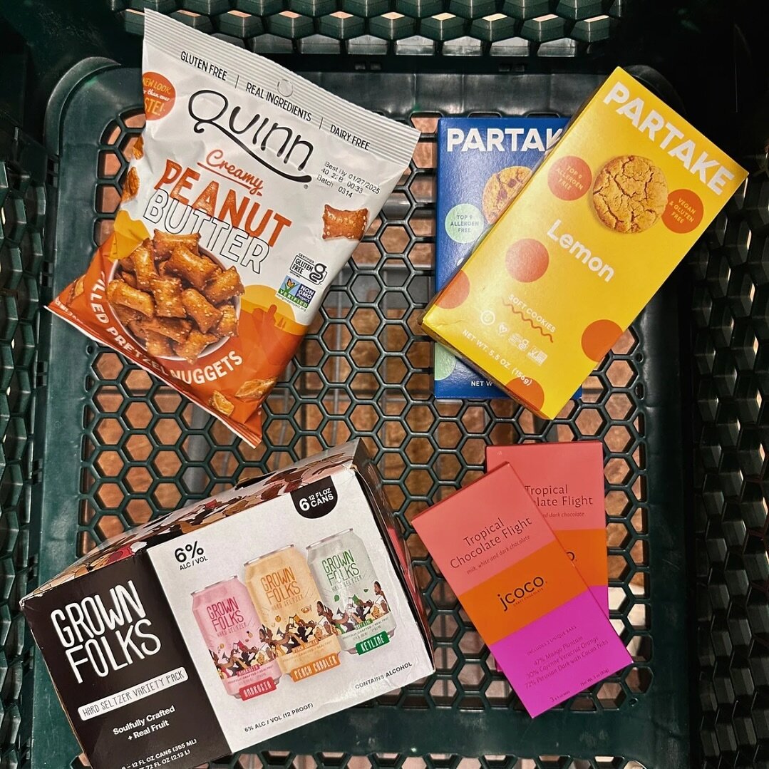 Our Saturday snack cart 🛒 We love picking up some sweet &amp; savory snacks to pair with our Hard Seltzer! 🙌🏽

✨What&rsquo;s your favorite pairing? 👀

#grownfolks #grownfolkshardseltzer #blackownedbusiness #womenownedbusiness #momsinbusiness #lou