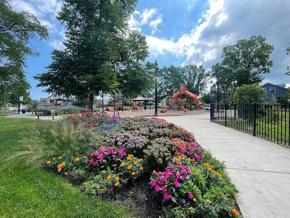 Located just north of Highwood&rsquo;s Public Library and west of the train station is Everts Park. A charming local park that often hosts community concerts and other festivities to allow residents to connect and celebrate together. 

Recently, Hall