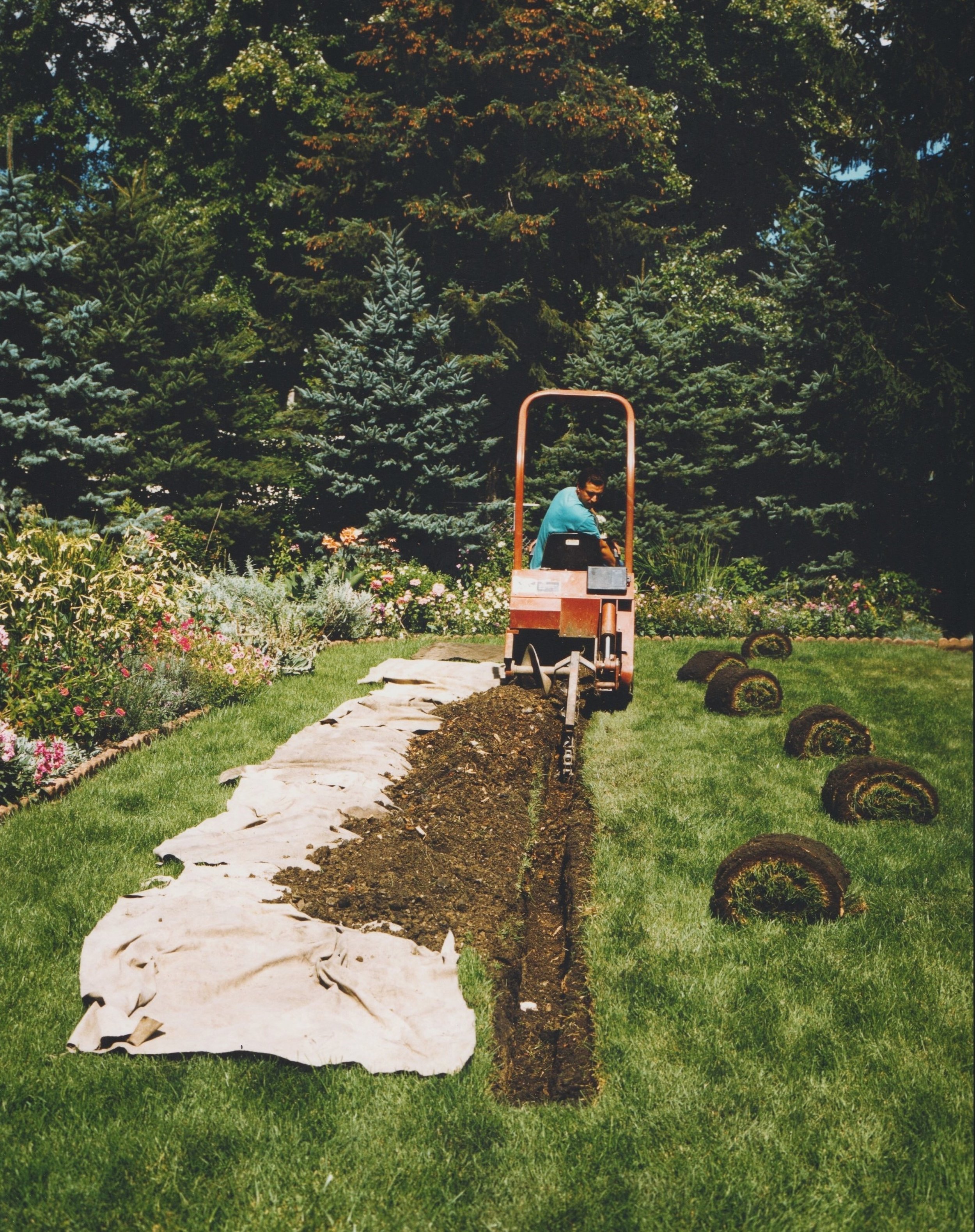 Summer&rsquo;s here and we&rsquo;re hard at work! 

Call us to schedule a service appointment, installation, or to get a free quote. Keep your garden and lawn thriving all summer long!

#chicagoland #irrigation #sprinklers #lawncare #halloranyauch