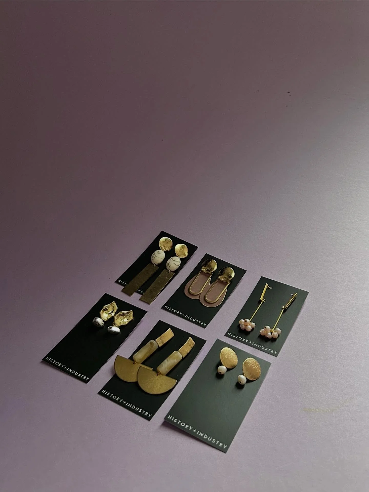 Some sparkle for the final stretch! Jewelry has a way of carrying stories. Buying handmade from the artist means your gift has a story too🩷