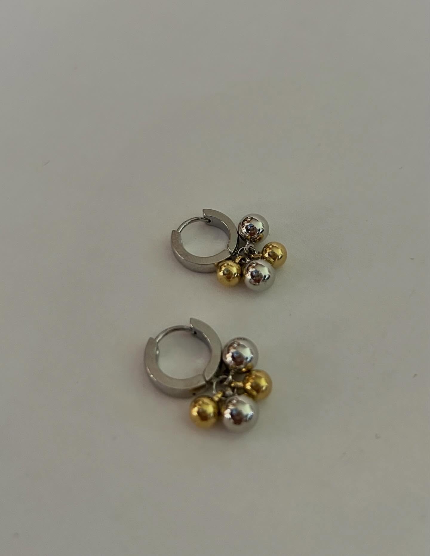 Mark your calendars for a SUNDAY ONLY flash sale April 19 9am PST - 30 earrings for $30⚡️⚡️⚡️⚡️⚡️