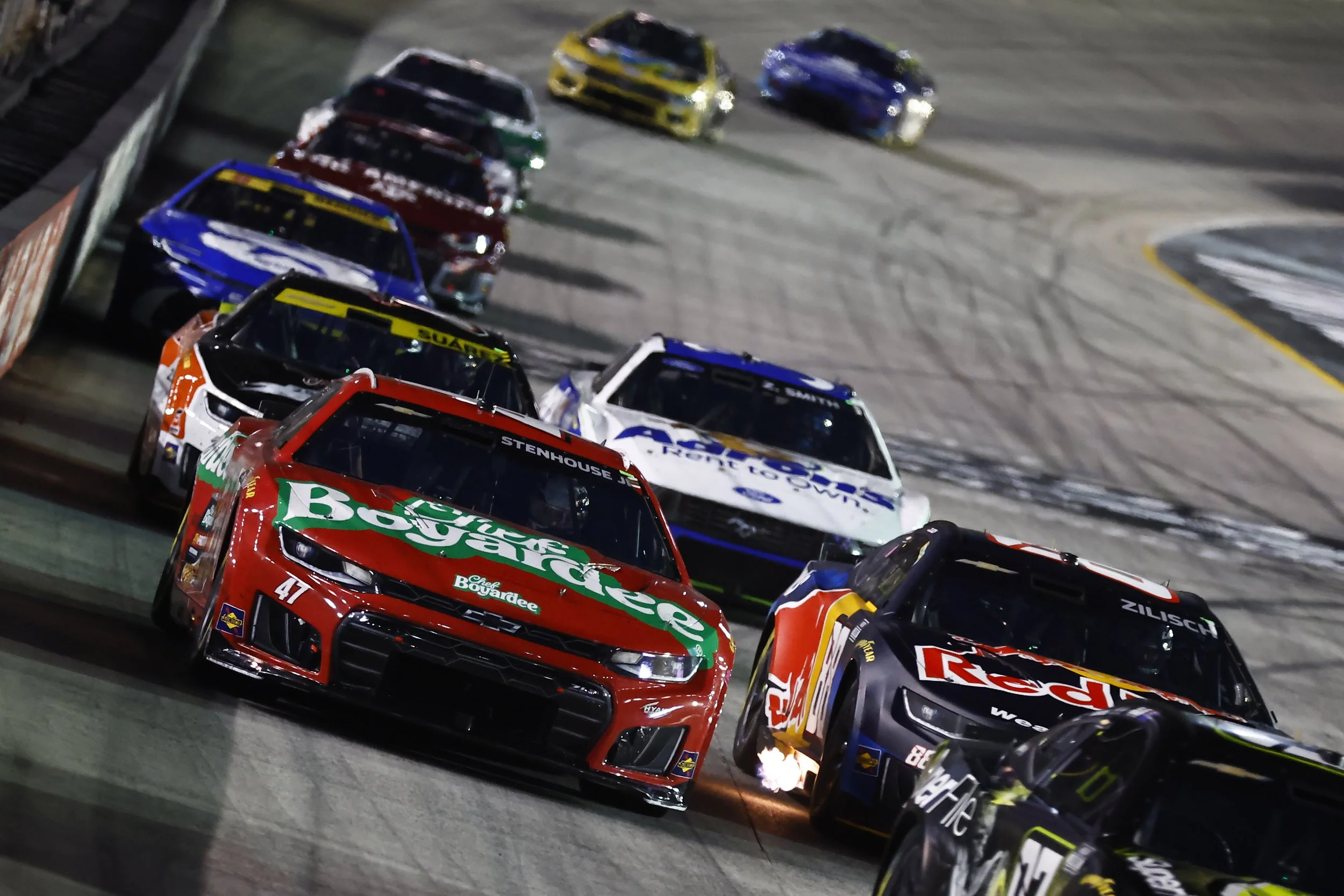 Stock Cars running around a track at Bristol TN