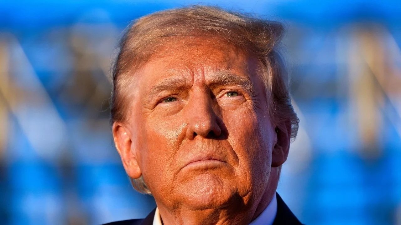 Donald Trump's 'Surrender' to Putin Disqualifies Him from the White House