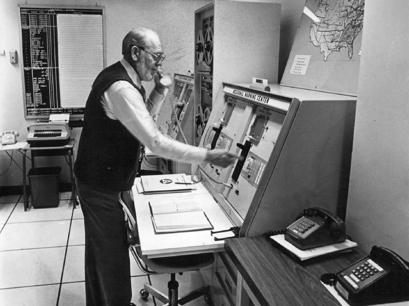 FEMA personnel at the Regional Warning Center were tasked with responding to nuclear emergencies. DAVE BURESH/DENVER POST/GETTY IMAGES