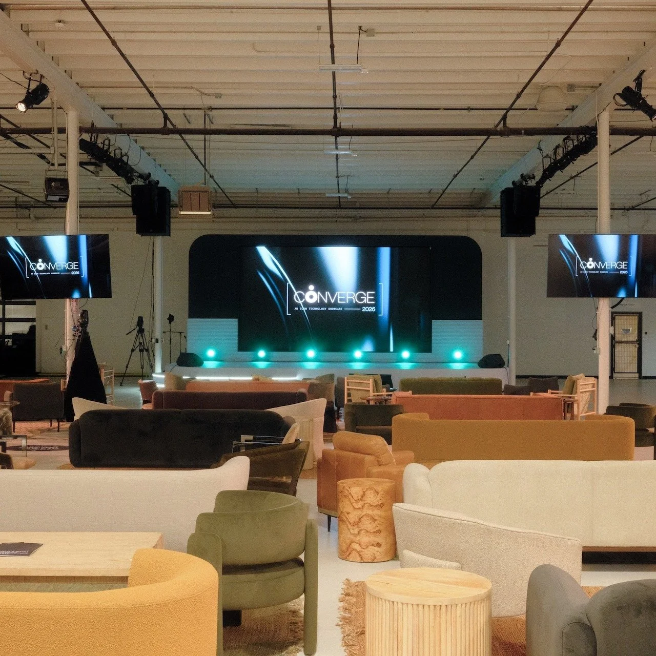 When the custom stage is so good it spans more than 1 photo. THANK YOU @colecollective.events for choosing Strong to help you with this recent @icon3dtech event #DreamItBuildIt #CustomFabrication #EventProfs ##CustomStage #LoveOurJob