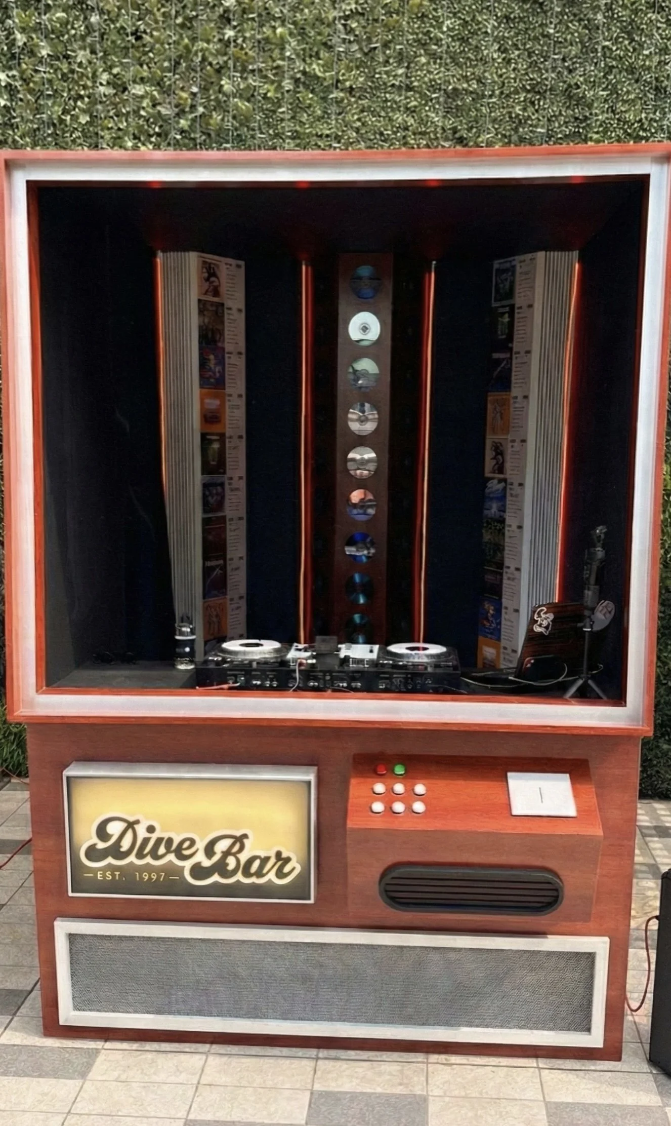 Oversized Retro DJ Booth