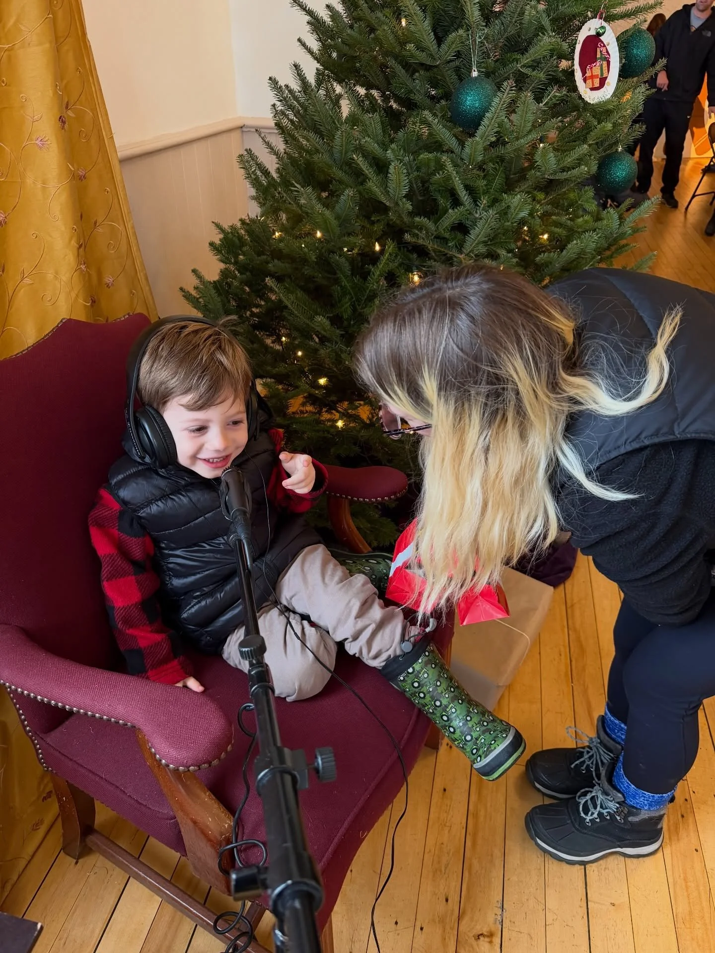 Happy Holidays to all of our visitors at Santa&rsquo;s Workshop! The city of Saint Albans truly knows how to celebrate. Thanks to Arleigh and Jen at @downtownsaintalbansvt for all their elbow grease and vision with The Festival of Trees. Visit www.vt