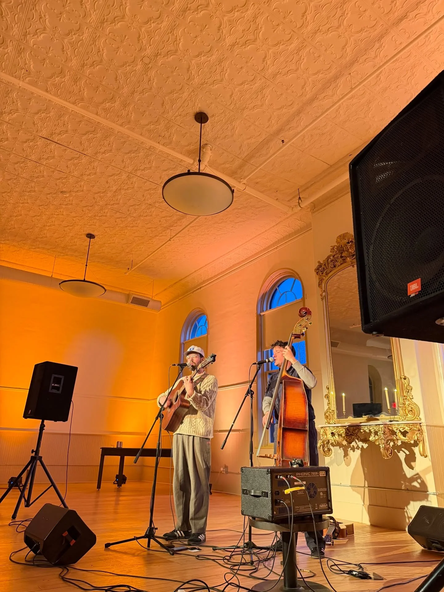 Indie Folk songwriter Henry Jamison played the Bliss Room on Friday! People journeyed from as far as 2 hours away to experience an intimate concert with this thought-provoking storyteller. The SAM Americana Sampler features touring musicians whose st