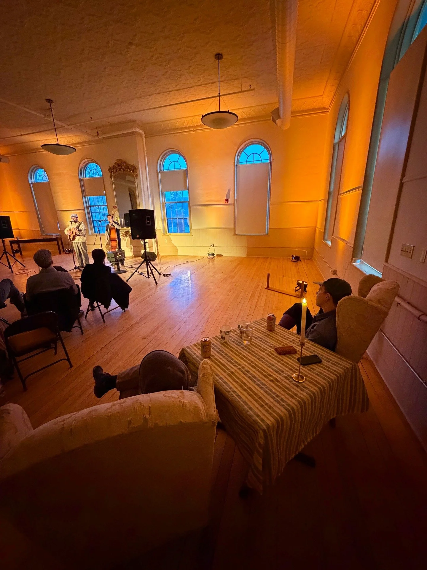 Indie Folk songwriter Henry Jamison played the Bliss Room on Friday! People journeyed from as far as 2 hours away to experience an intimate concert with this thought-provoking storyteller. The SAM Americana Sampler features touring musicians whose st