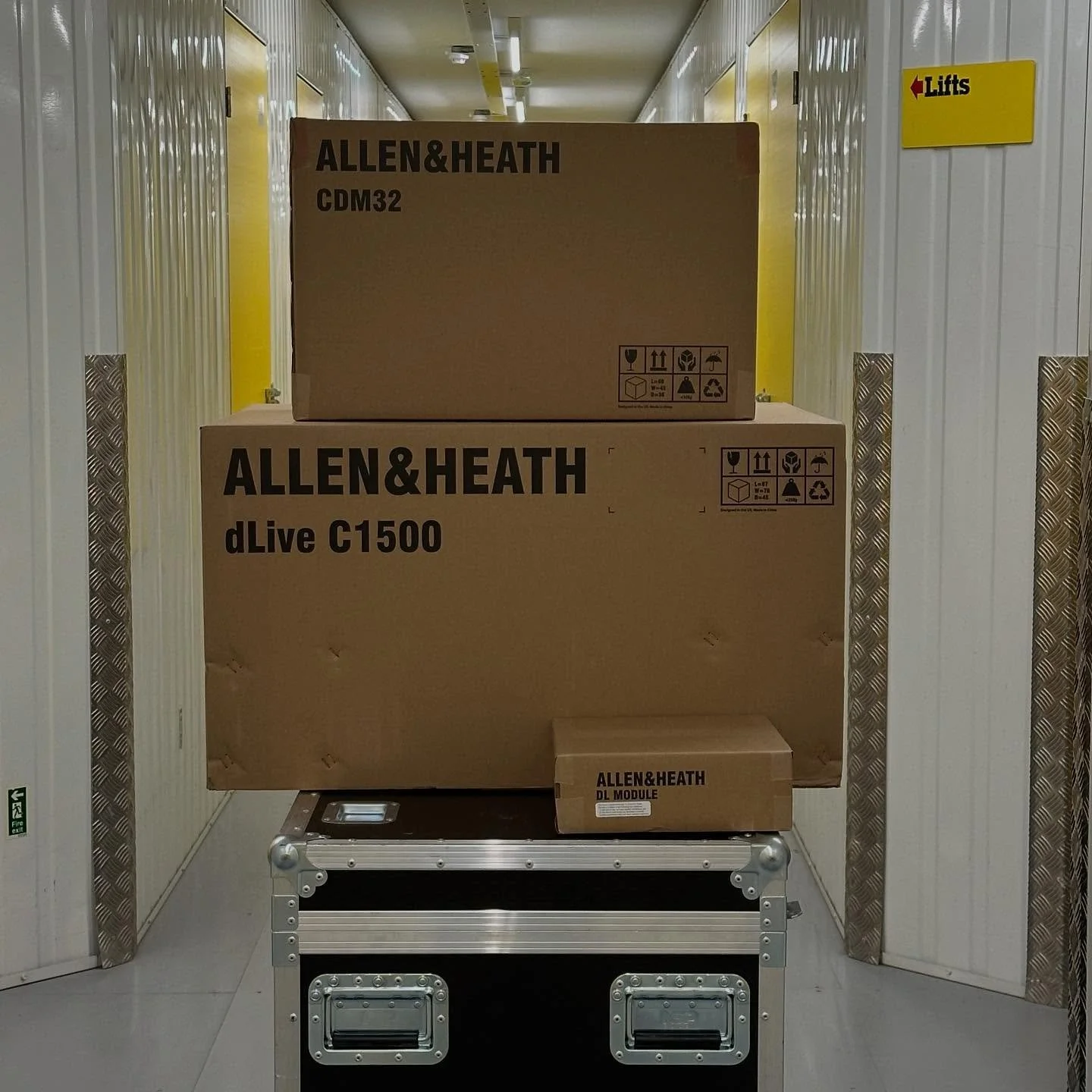 What a delivery day here at Lomax Audio HQ!

We are pleased to announce that we have just added a C1500, CDM32 with Rack Ultra FX and a Dante 128 x 128 option card to our already comprehensive stock of @allenandheath consoles and products. 

Thanks t