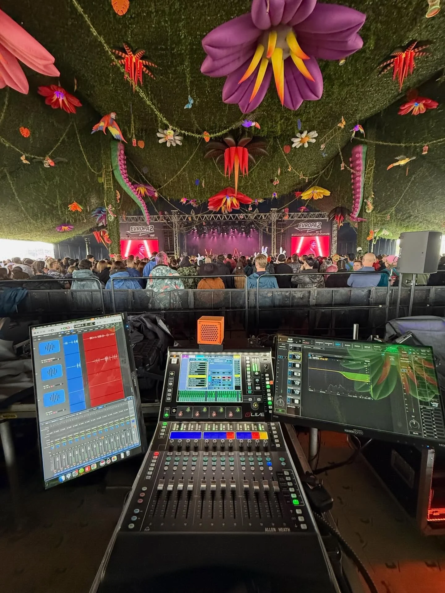 VOIL&Agrave; Summer 2026
FOH &amp; Mons Control Package
Allen &amp; Heath C1500
DM48 
DM0
SSL Fusion
Waves Performer
Line system 
Mic package
Built to integrate with the bands owned RF Package.