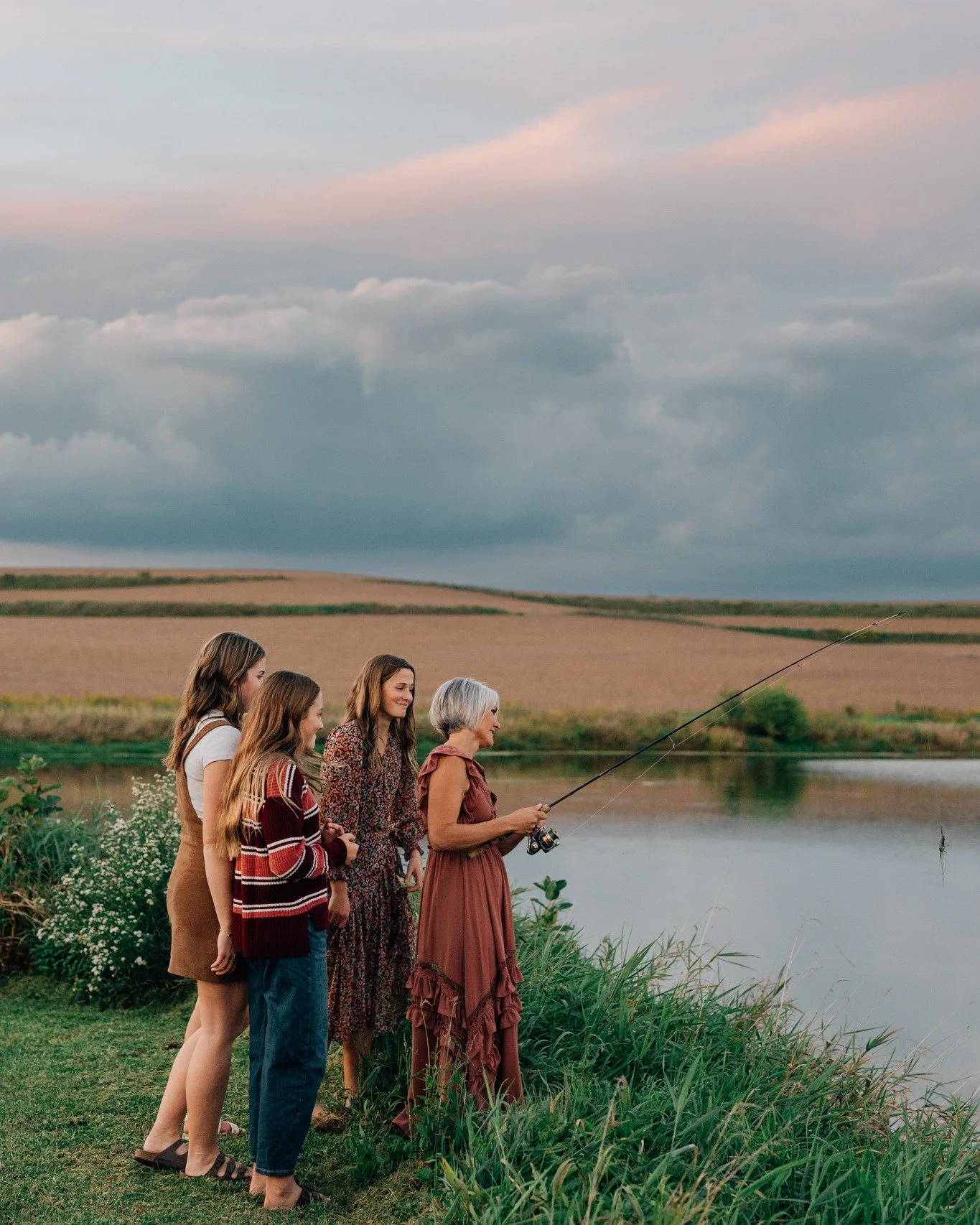 The most gorgeous skies for this family, and the perfect night capped off with fishing and kayaking

#IowaFamilyPhotographer 
#FamilyPictures 
#CandidFamilyPhotos 
#ClairePetersenPhotography 
#MidwestPhotographer 
#familyphotoinspo 
#Lifestylefamilyp
