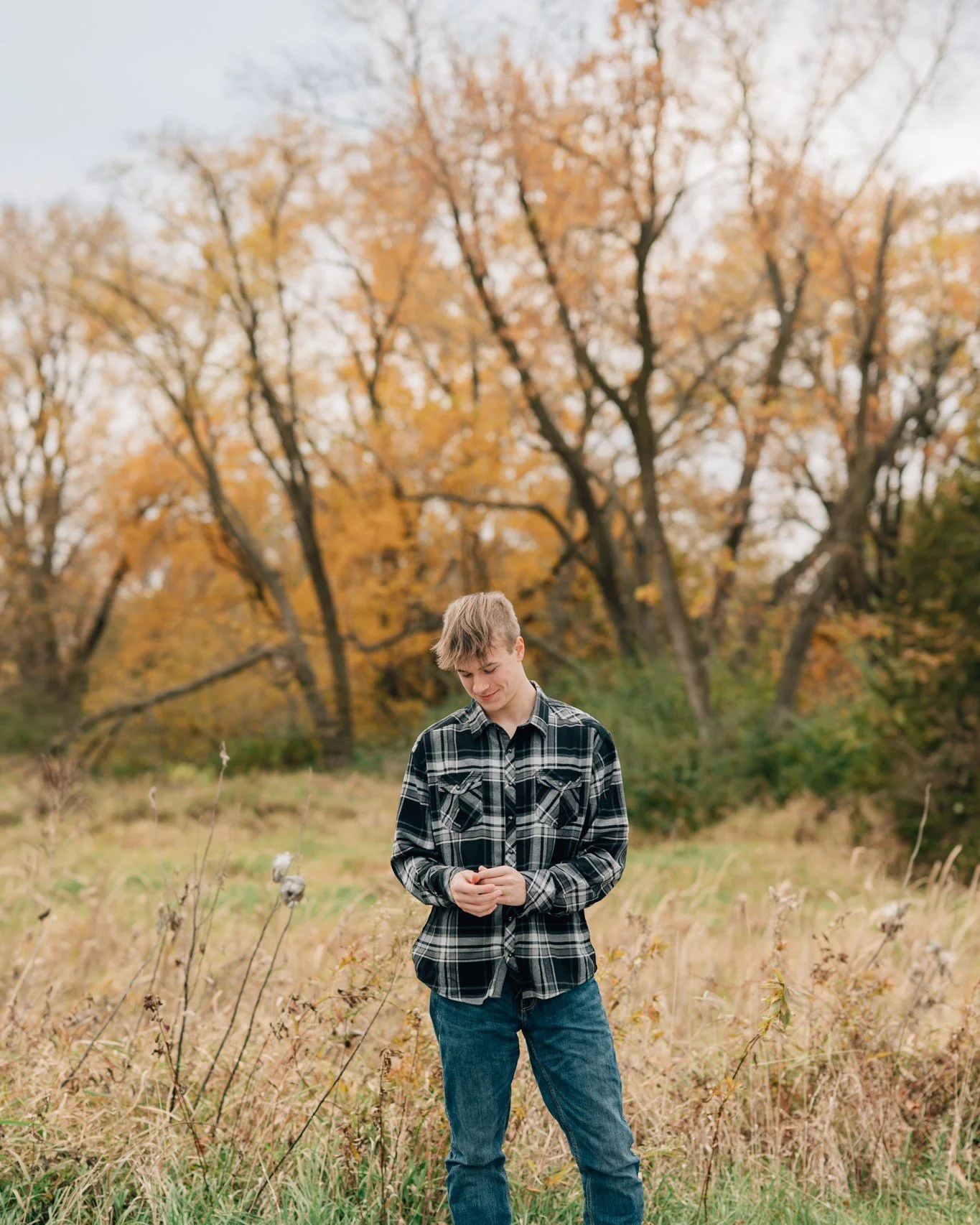 There&rsquo;s just something about black and white sports photos that hits different. The focus, the grit, the story ⚽️🏀

#SeniorPictures 
#SeniorSessionFun
#IowaSeniorPhotographer 
#NebraskaSeniorPhotographer 
#ClassOf2026
#SeniorPortraitInspo
 #Mi