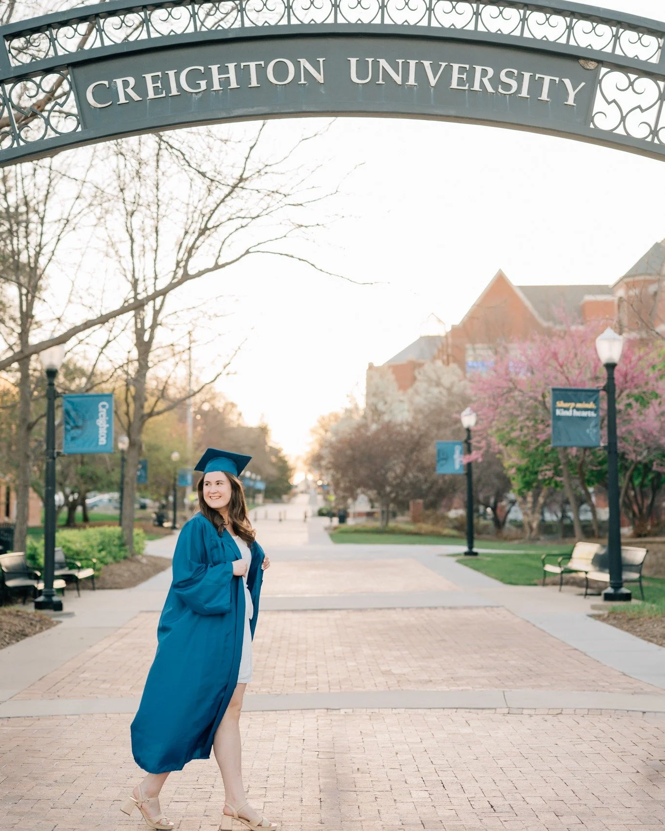 Already dreaming of sunshine, caps in the air, and celebrating BIG wins ☀️🎓
Class of 2026 , this is your sign to book your cap + gown session.

High school or college, this season deserves to be captured beautifully. Let&rsquo;s celebrate all you&rs