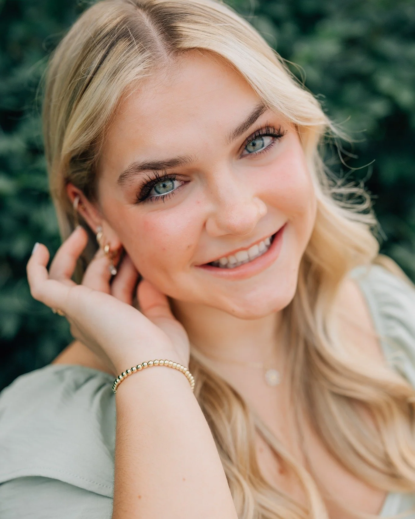 T-minus 8 days until senior season and I am NOT OKAY (in the best way) 🎓✨

Class of 2027, are you ready? 

Link to book in bio!

Senior picture bookings are open! I cannot wait to create your dream senior session with you! 

Iowa Senior Photographer