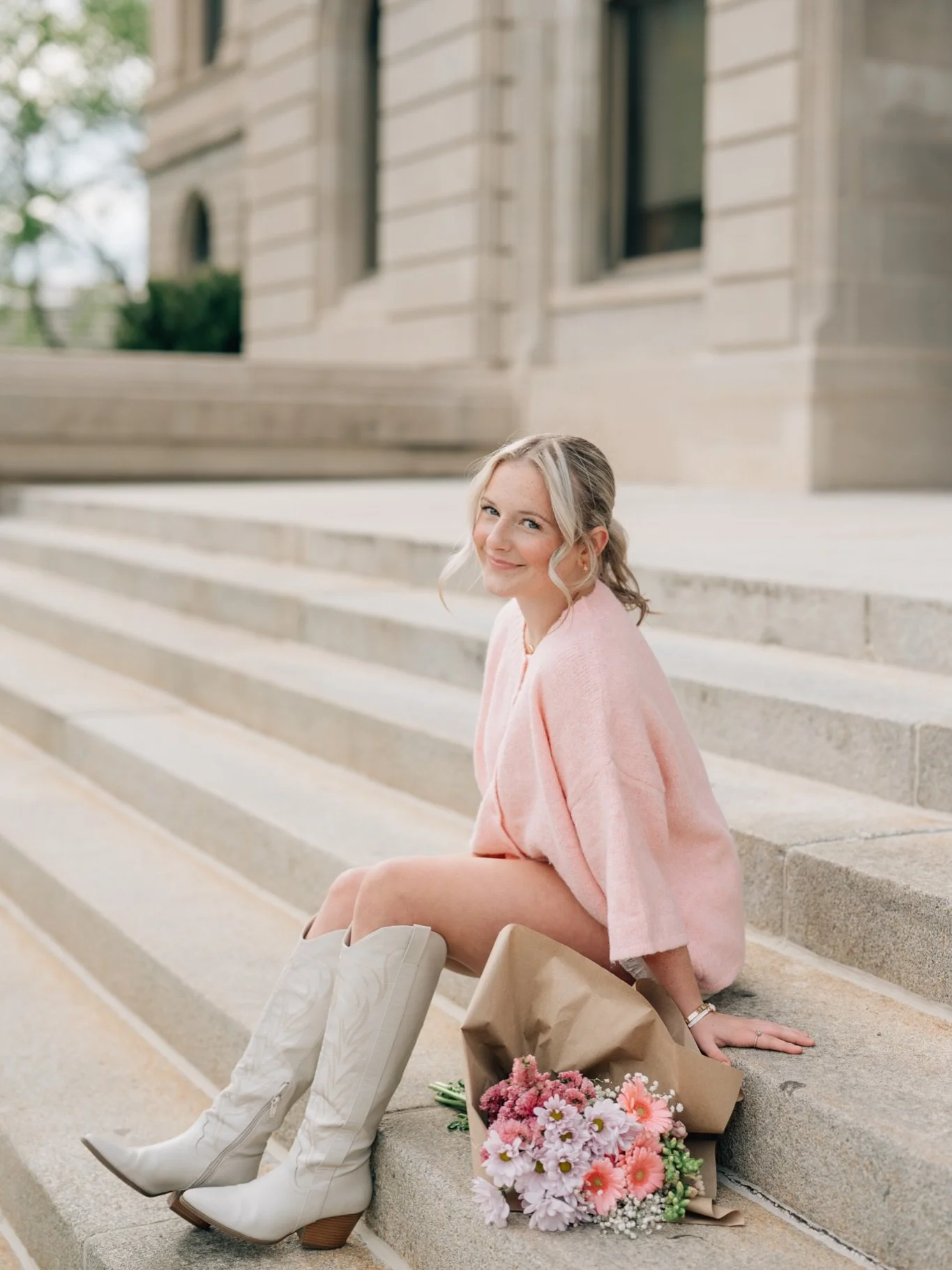 some girls just are sunshine ✨

bringing along childhood stuffed animals, flowers, and the little things that made her her felt like the sweetest reminder that growing up doesn&rsquo;t mean leaving the soft parts behind. 

Class of 2027, it&rsquo;s y
