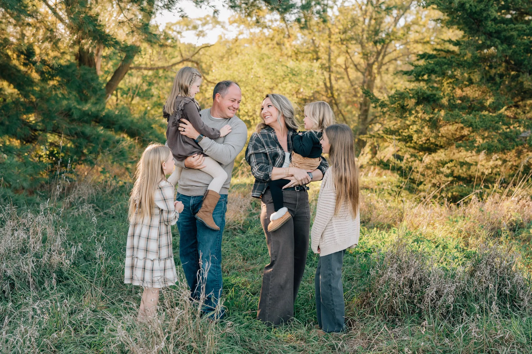 Family with 4 daughters during family photo session in Iowa state park.