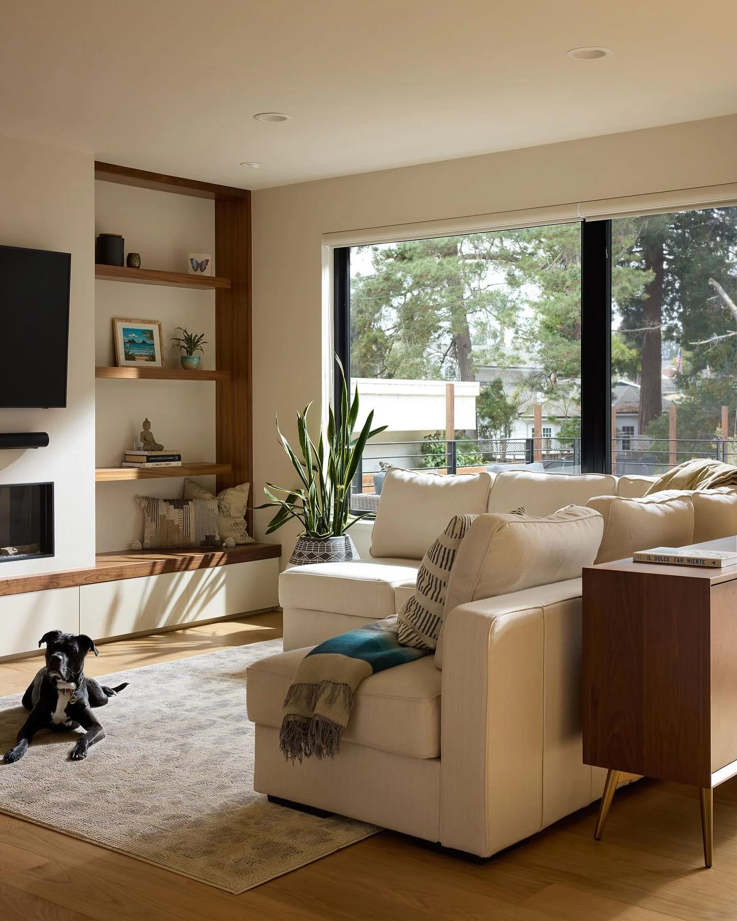 I loved being a stylist for the day on this photoshoot with @foundryarchitecture and @ellenvanessaphotography for such a wonderful client! It was a fun day adding the finishing touches while marveling over the natural light pouring into every room! 
