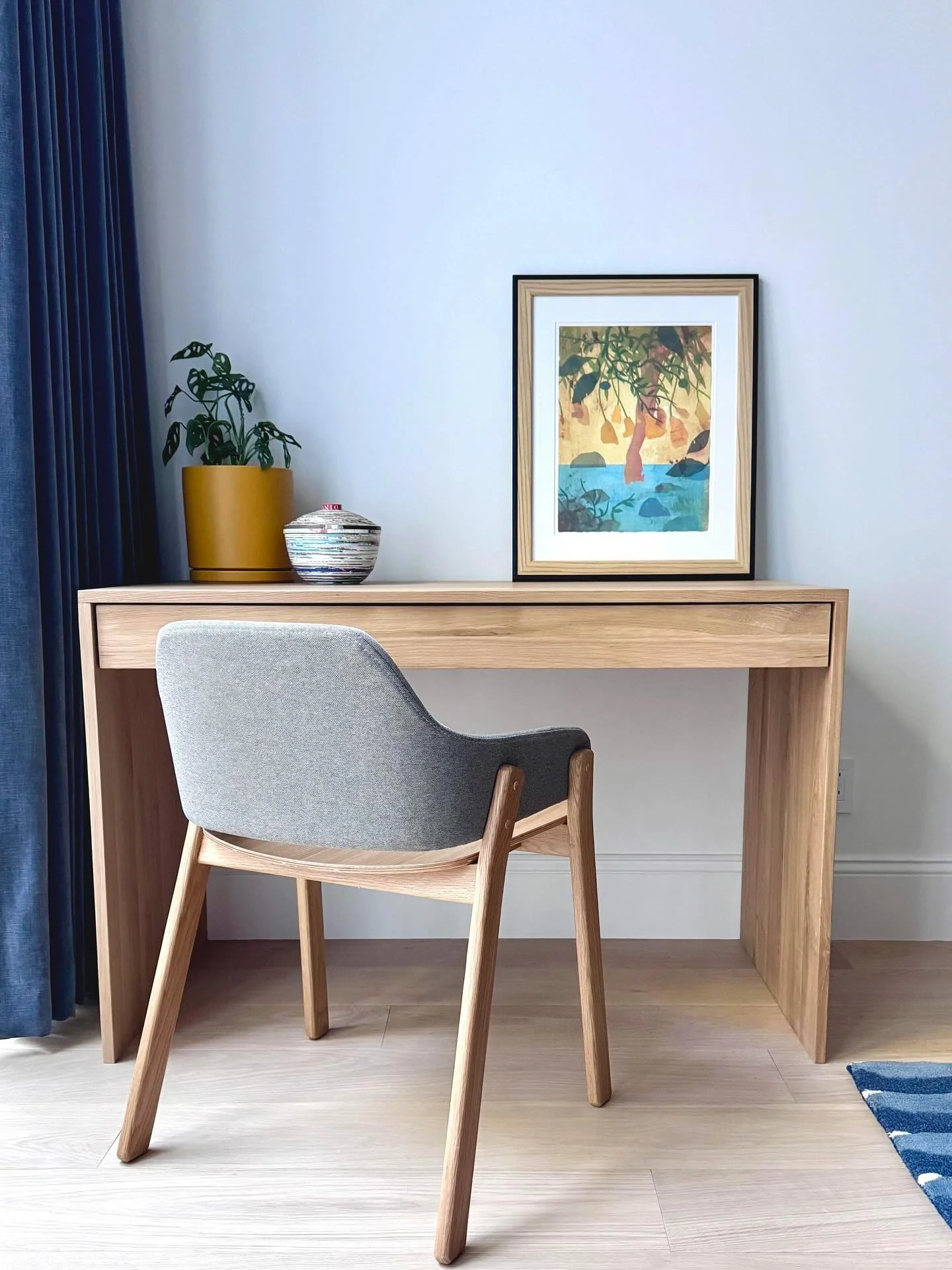 Sunny spots with a cozy chair are the best workspaces. White oak finishes and artwork by @teddy_ridgeway are the stars of the show. 

Furnishings and photo by @compositioninteriorsinc.