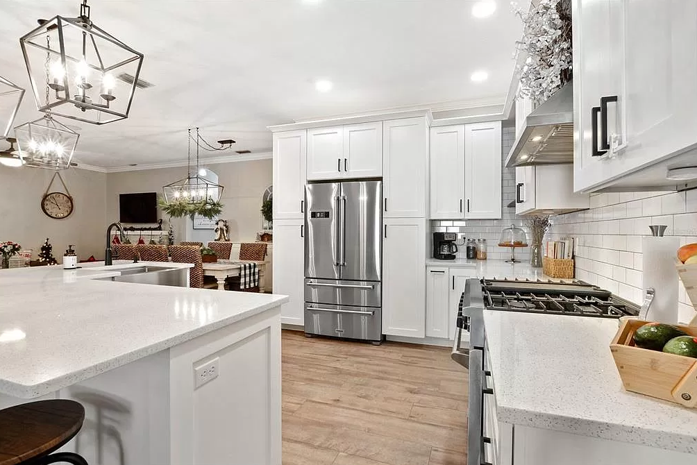 custom island & kitchen.png