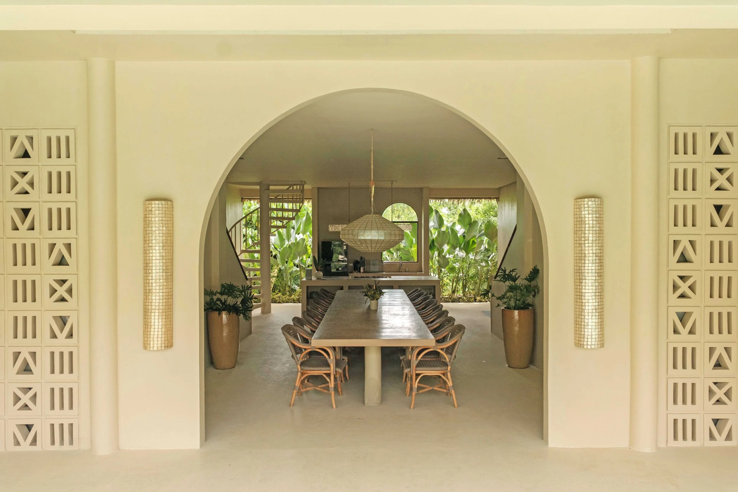 Book the Villa Large shared dining table for families and groups in Siargao