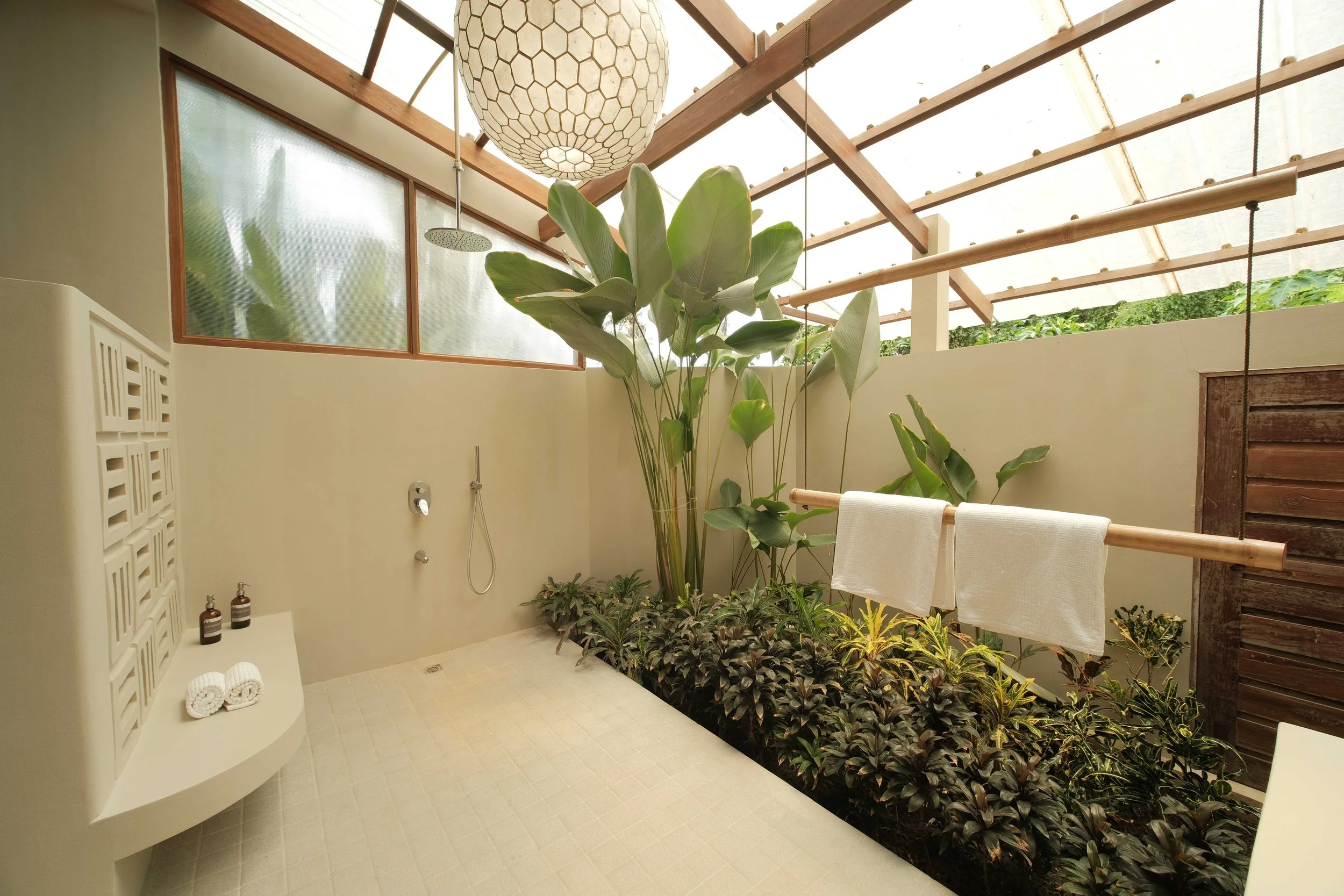 Outdoor Bathroom at schönhouse Villa Siargao