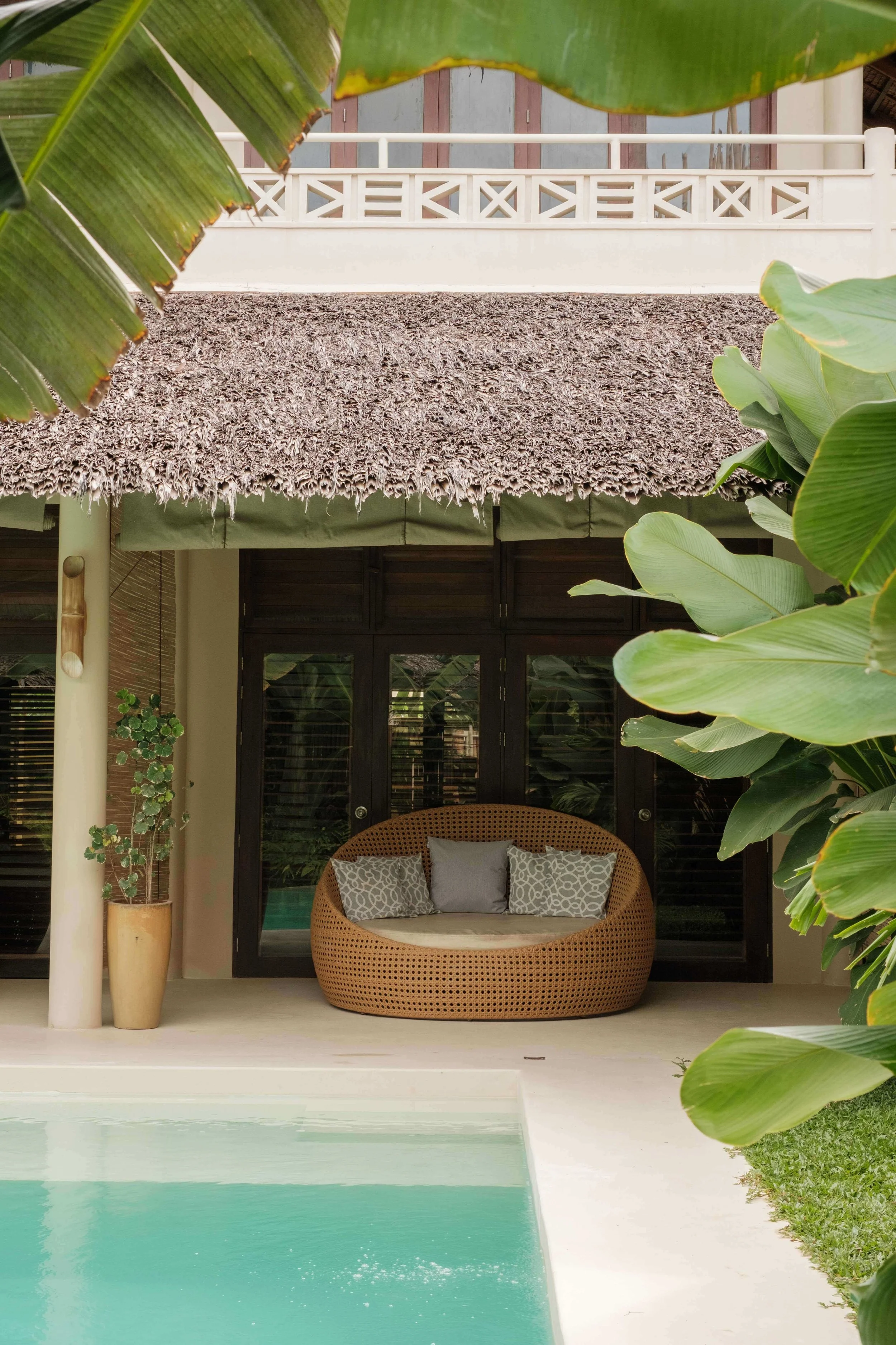 Tropical Lounge at schönhouse Villa Siargao