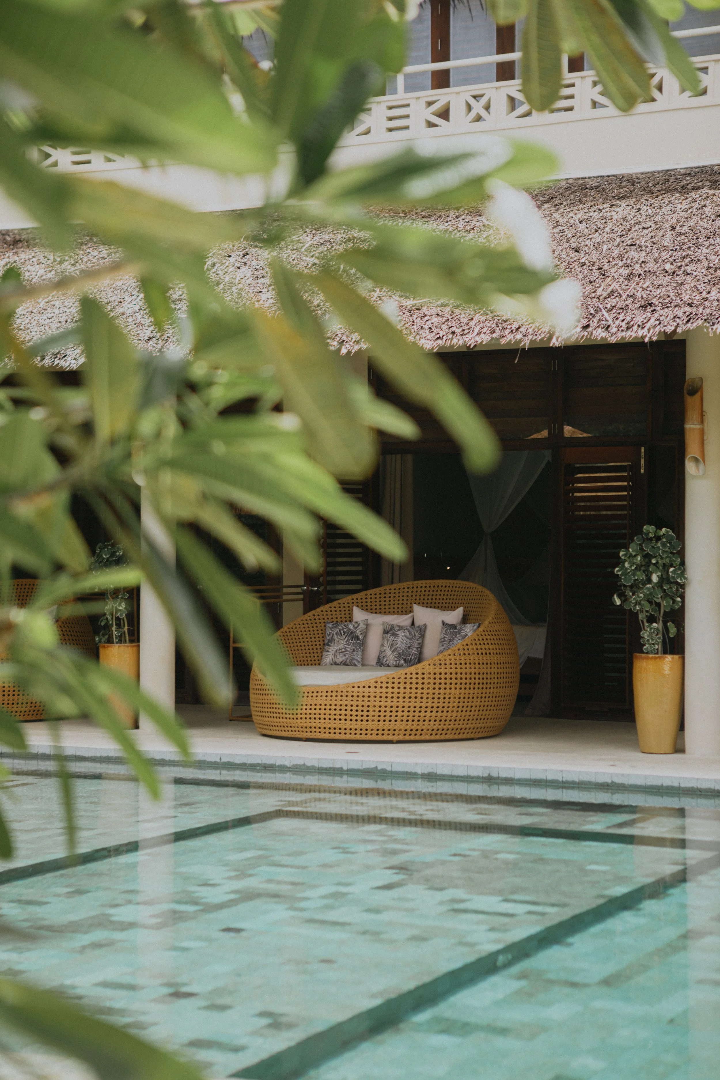 Outside-Round-Pool-Loungers-Poolside-Suite-Schoenhouse-Villa-Siargao.jpg