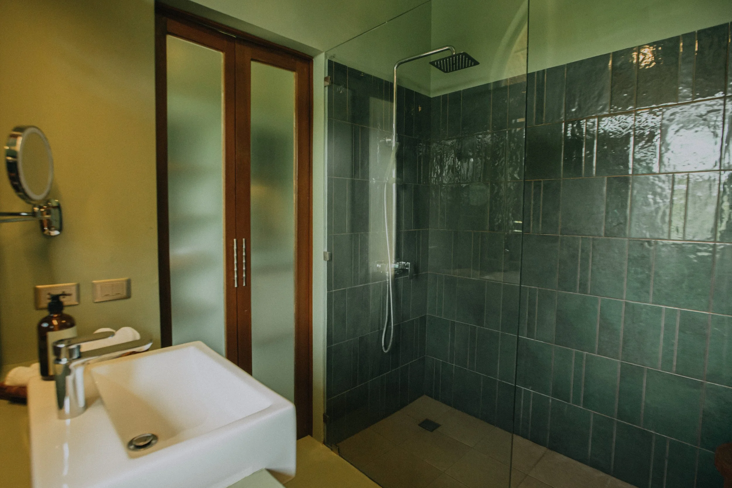 Bathroom-Shower-Couple-Suite-Schoenhouse-Villa-Siargao.jpg.jpg