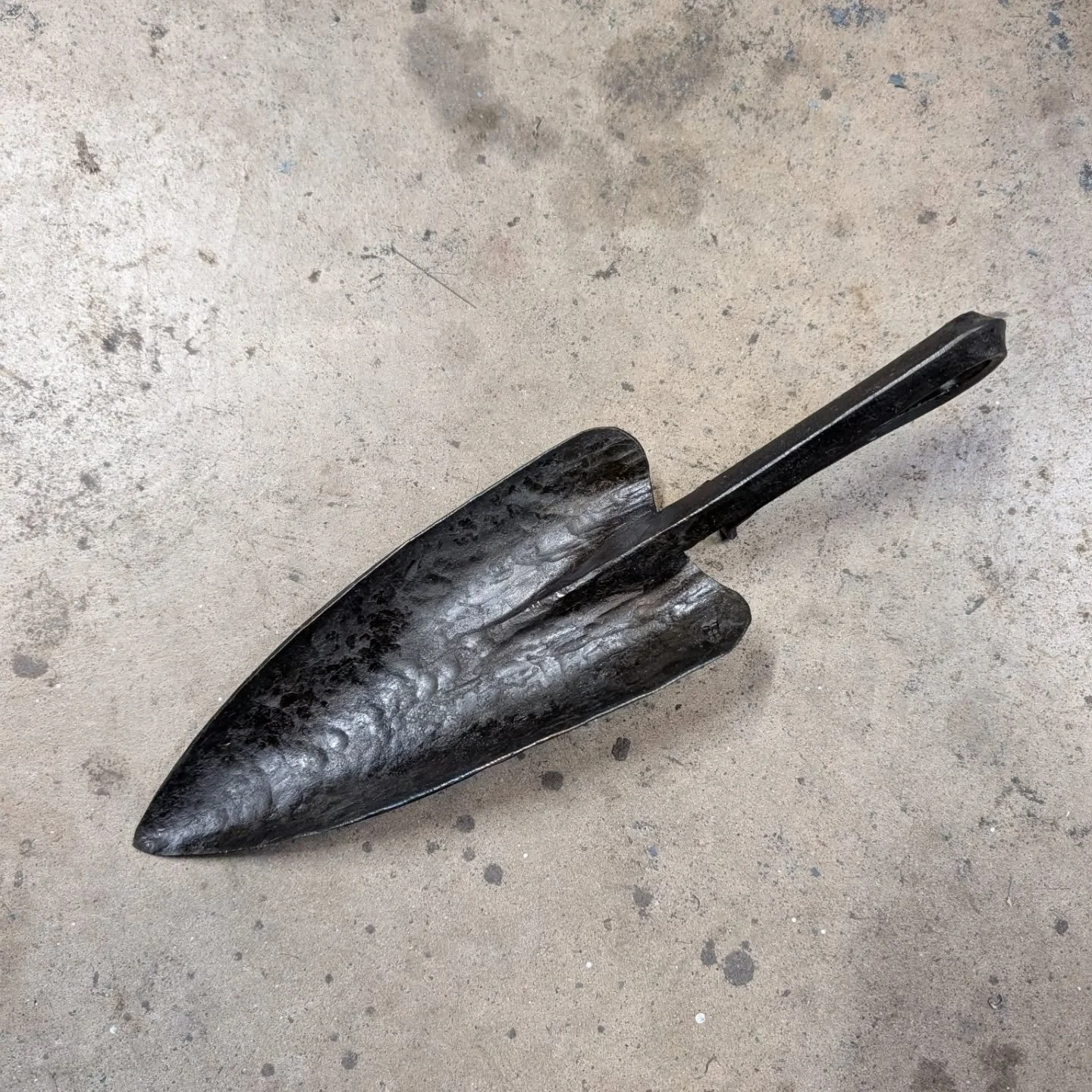 Today I finished a one-piece trowel I'd been working on and did some experimenting with punching and drifting 1/4" holes. 

#blacksmith
#blacksmithing
#artistblacksmith
#handforged
#hammerandforge