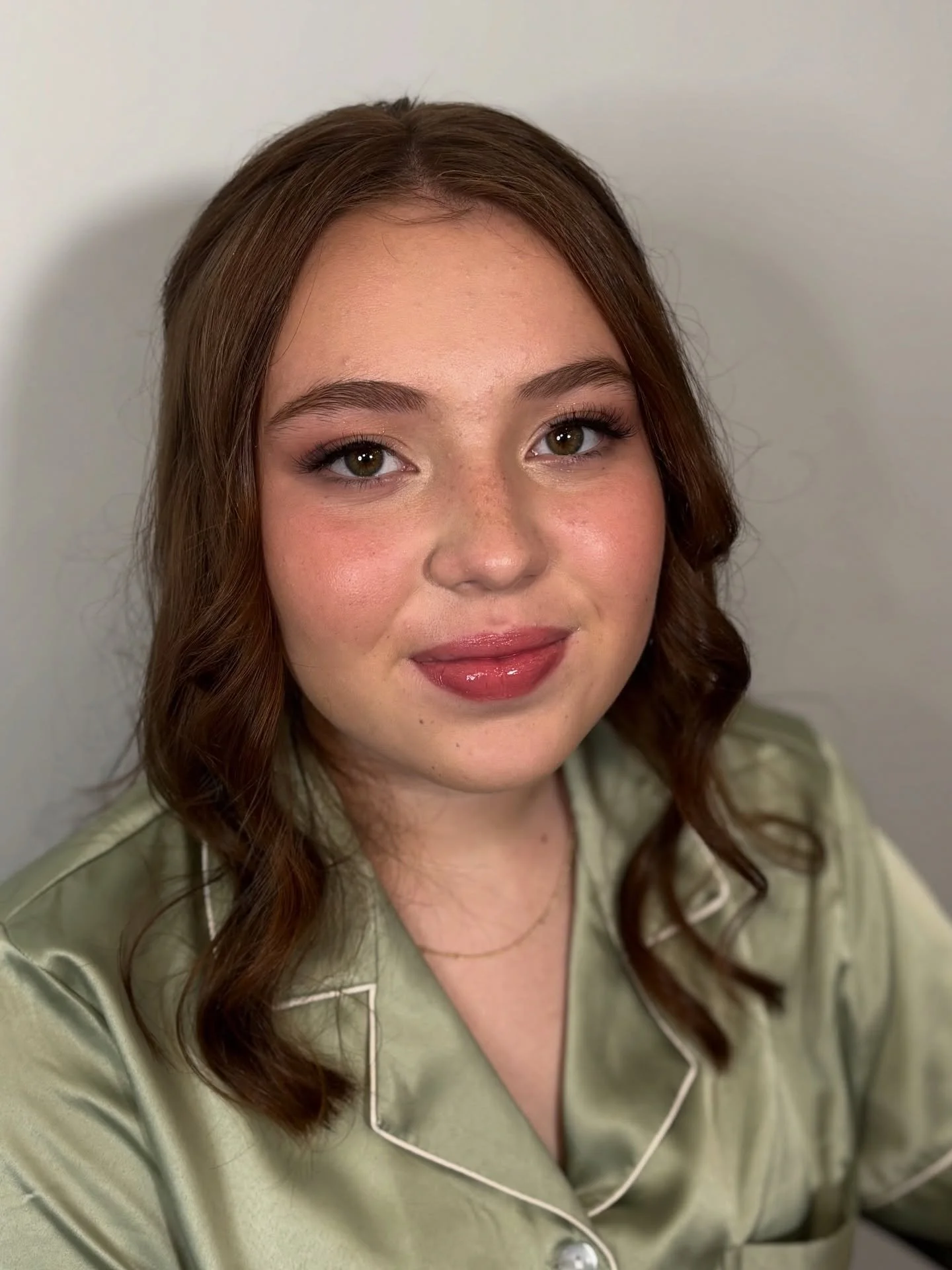 Junior bridesmaid glam on Sophia 🌼 

Hair by @mintsalonlockport 

#chicagomua #chicagomakeupartist #chicagobride #bridalmakeupartists #bridalmakeupchicago #weddingmakeupartist #chicagoweddings #illinoismakeupartist #illinoisbride #chicagoweddingplan