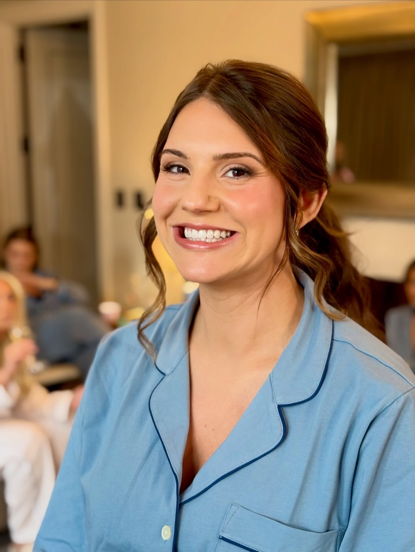 Deanna ✨ 

Makeup by me
Hair by @shan_tranquility 

Now booking 2026-2027!
🔗 Link in bio!

#chicagomua #chicagomakeupartist #bridalmakeupartist  #chicagobride #chicagoweddingplanner chicagoweddings  2026bride illinoismua illinoismakeupartist illinoi