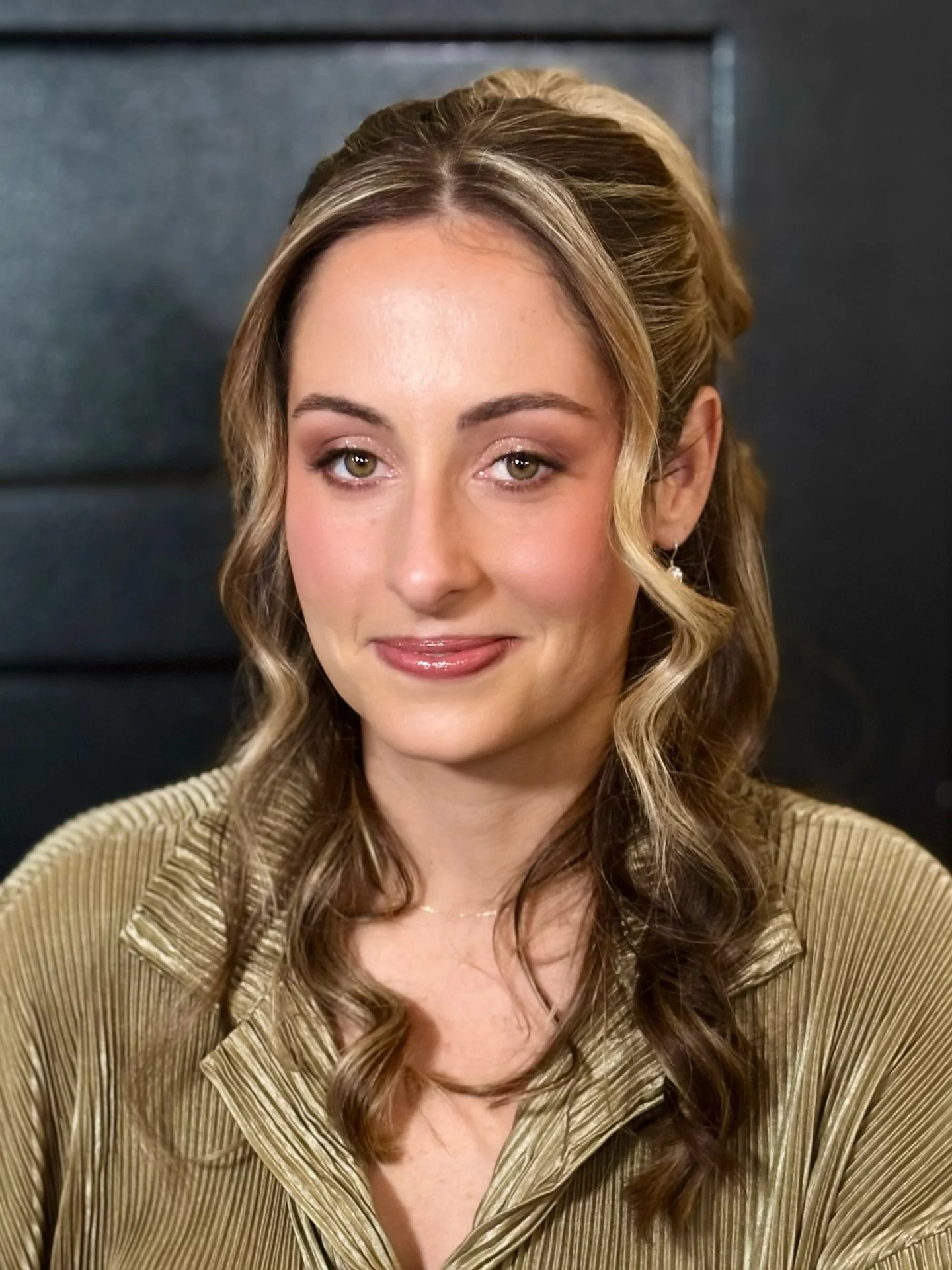 Hannah ✨ 

Skin:
@paulaschoice liquid exfoliant
@laneige_us cream skin and lip mask
@embryolisseusa cream concentrate 
@bobbibrown eye base

Face:
@narsissist radiant longwear foundation
@hauslabs concealer
@makeupbymario cream contour
@danessamyrick