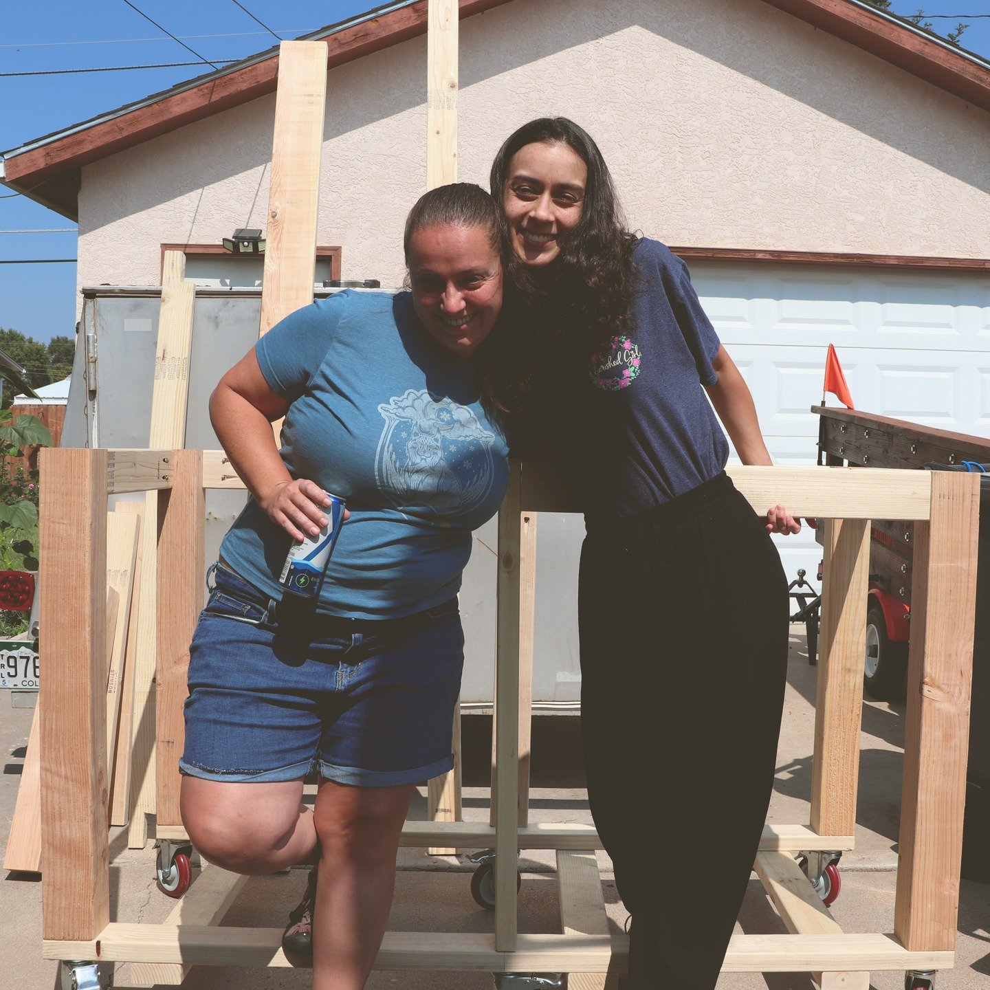 Do you think we could build a coffee cart ourselves? the answer is always: yes.
At the beginning of this adventure, I didn't really know how to use a screwdriver. My cousin was my partner in crime. My role model who reminds me that everything is &quo