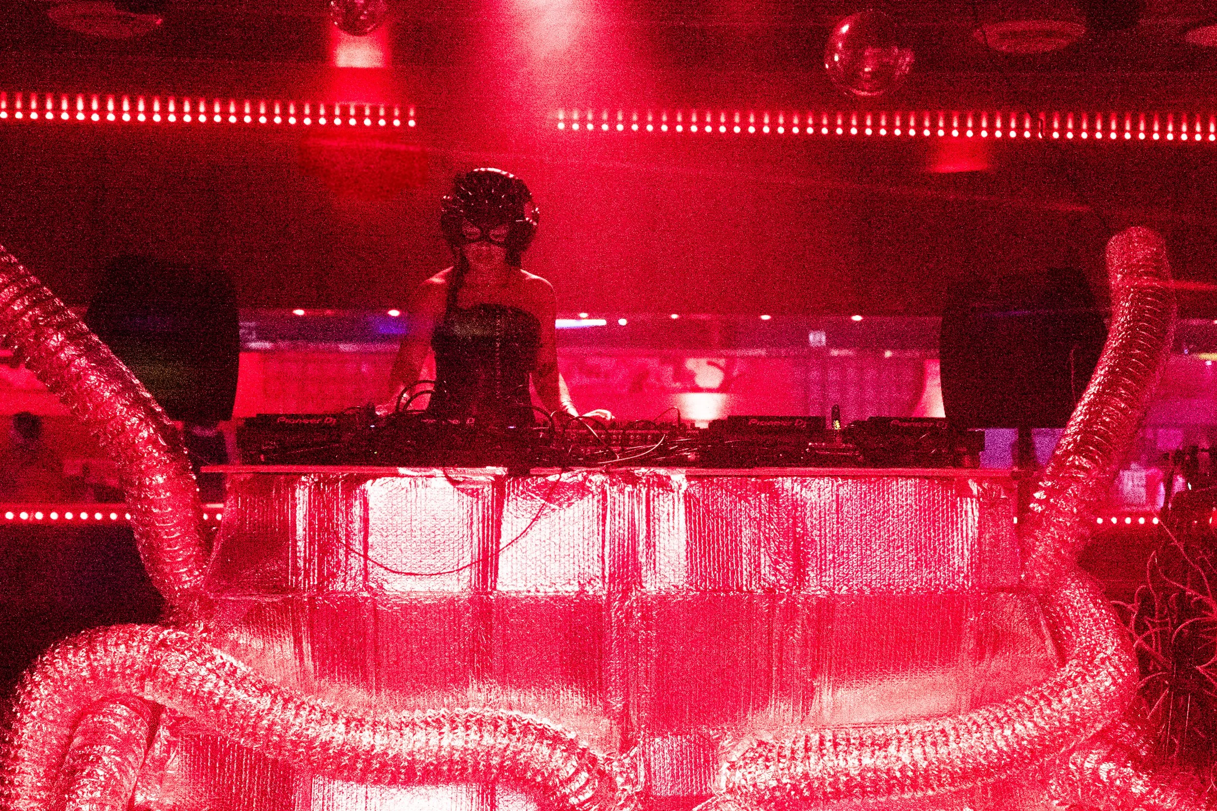 bloodymary_dead2me2_dancemania_103125_GL-178.jpg
