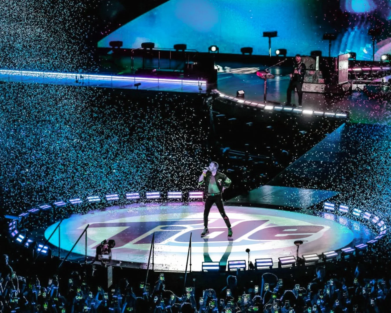 Coldplay’s “Music of the Spheres” stage transformed into the Tide dial — turning sustainability into spectacle.