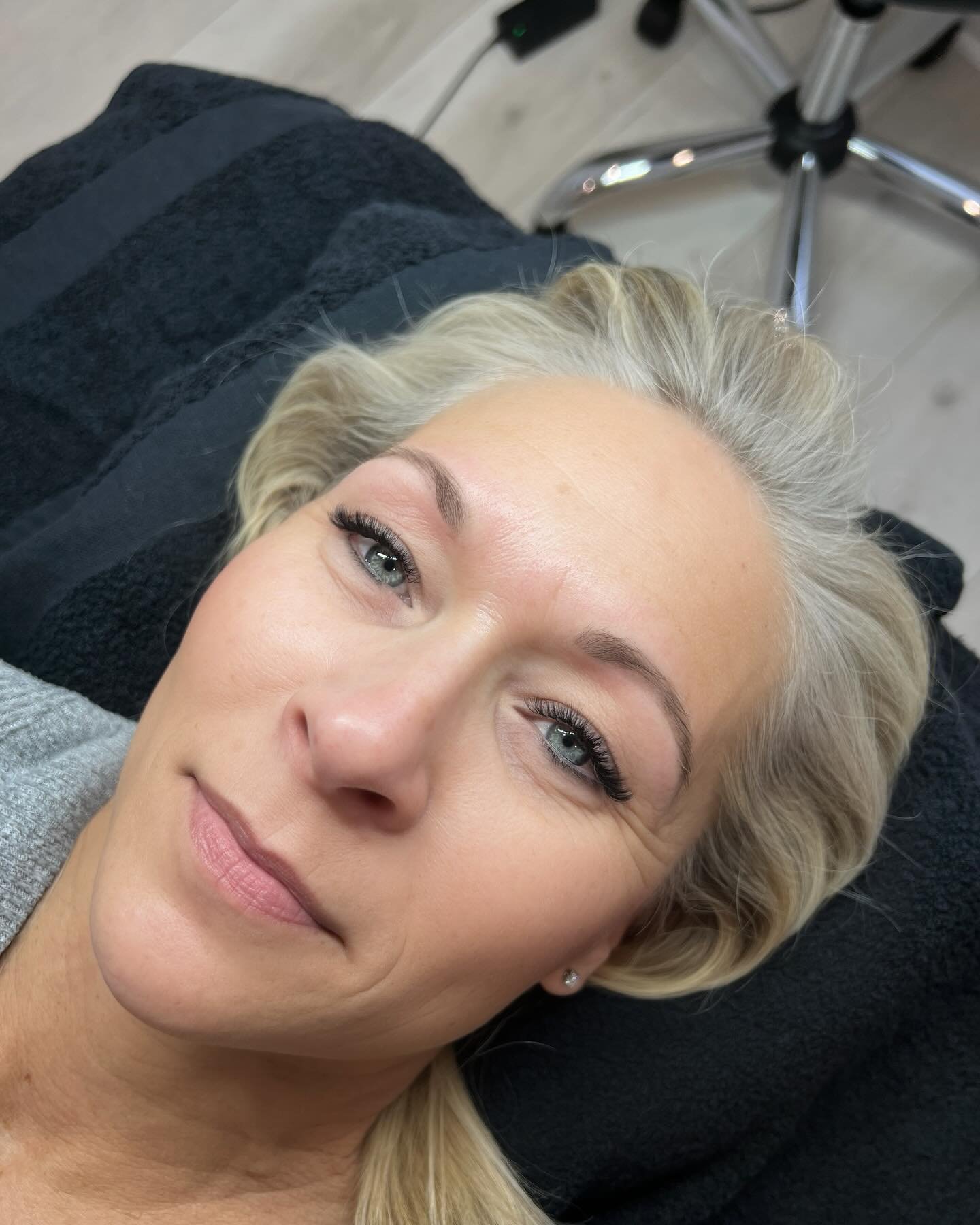 How all clients feel when I bring the light over with their eyes open 😅🤭 sorry bout it I need good lighting 🤳🏼🤳🏼

➡️➡️ sound onnnnn 

&bull;

&bull;

#bendoregon #lashextensions #beauty #beautystudio #selflove #selfcare #spa #centraloregonbeaut
