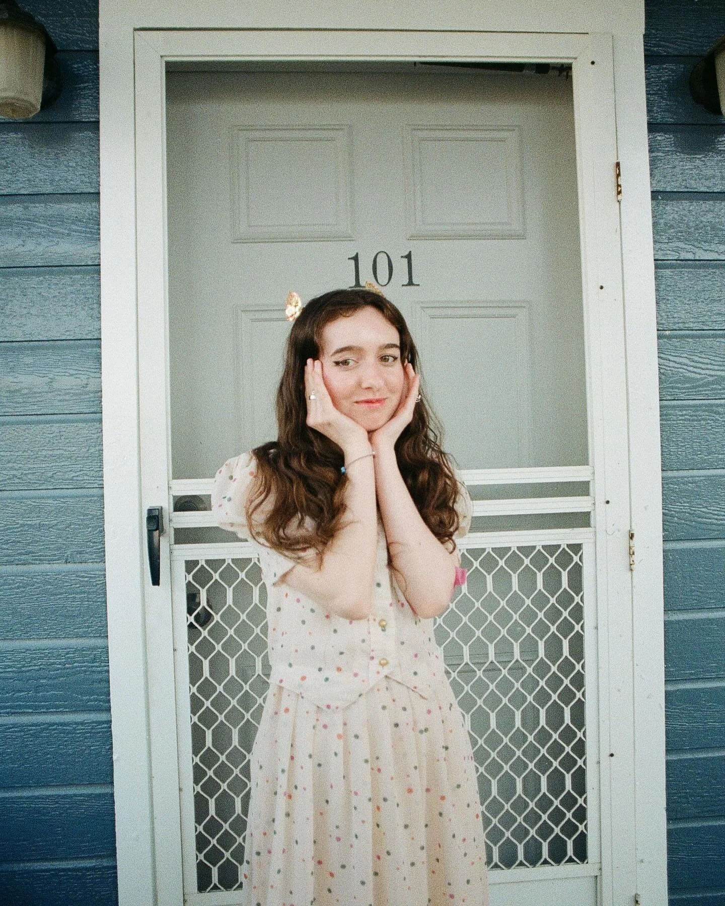 The one and only&hellip; @ellie.crei aka @ellie.cine on 35mm 🤩👏🏼🩷 BroomMates forever at apt. 101 🥹