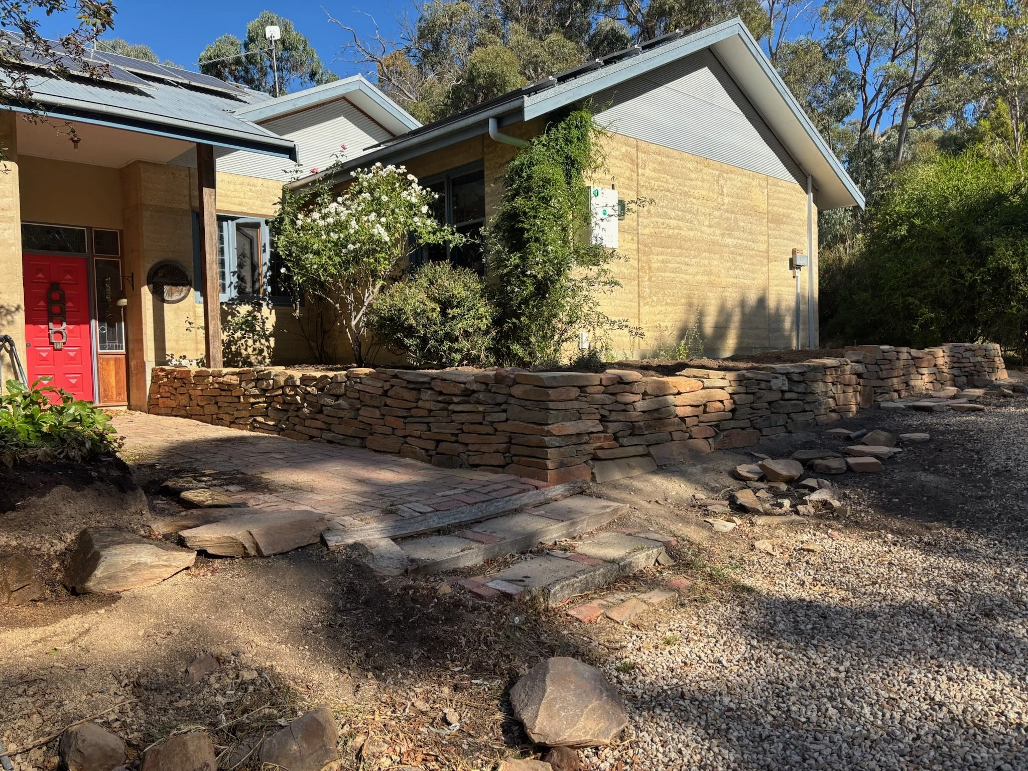 Almost finished the retaining wall of the large L-shaped bed and the very beginnings of the crabapple wall.