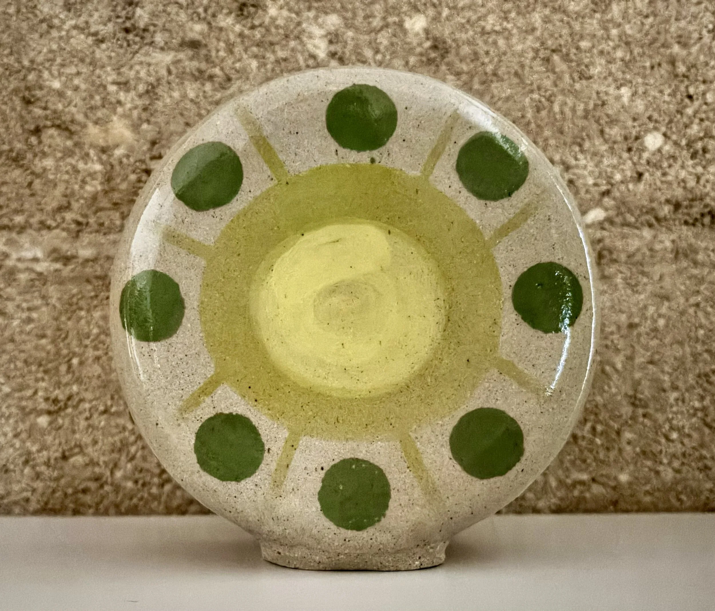 Disc vase in green - front.jpg