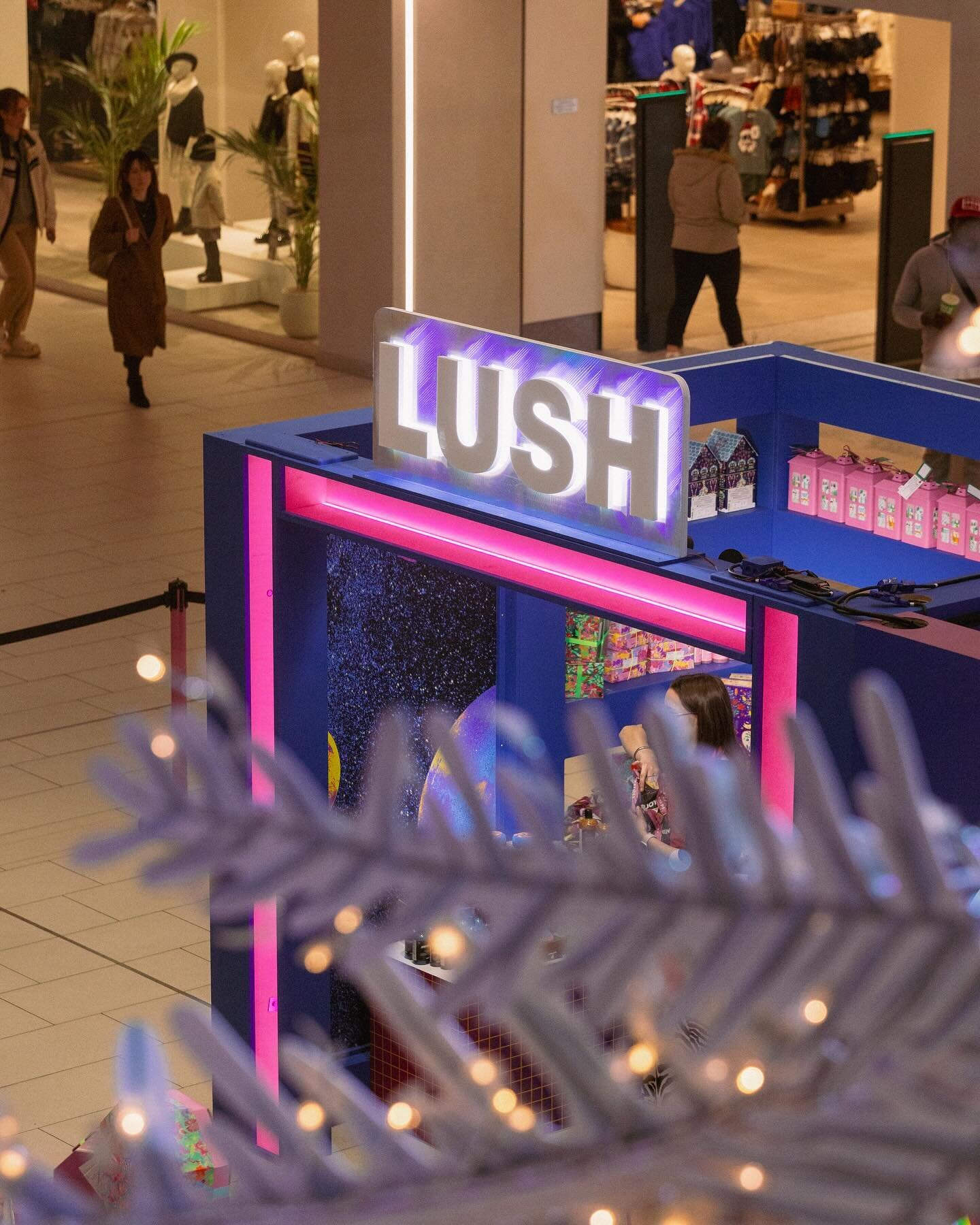 🔙🎉 Throwback Thursday! 🎉🔙

Taking a moment to reflect on our collaboration with Lush for their Christmas pop-up stand that toured the country.

We had the privilege of creating a bespoke exhibition stand tailored to promote Lush&rsquo;s Snow Fair