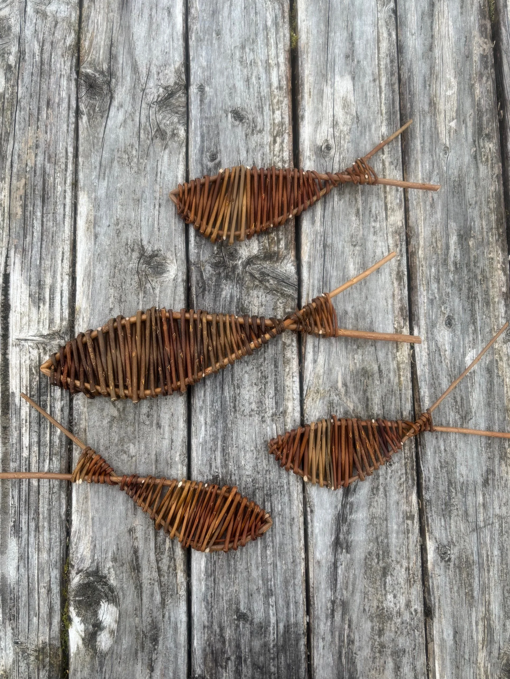 Weaving willow fish with Or, Portree