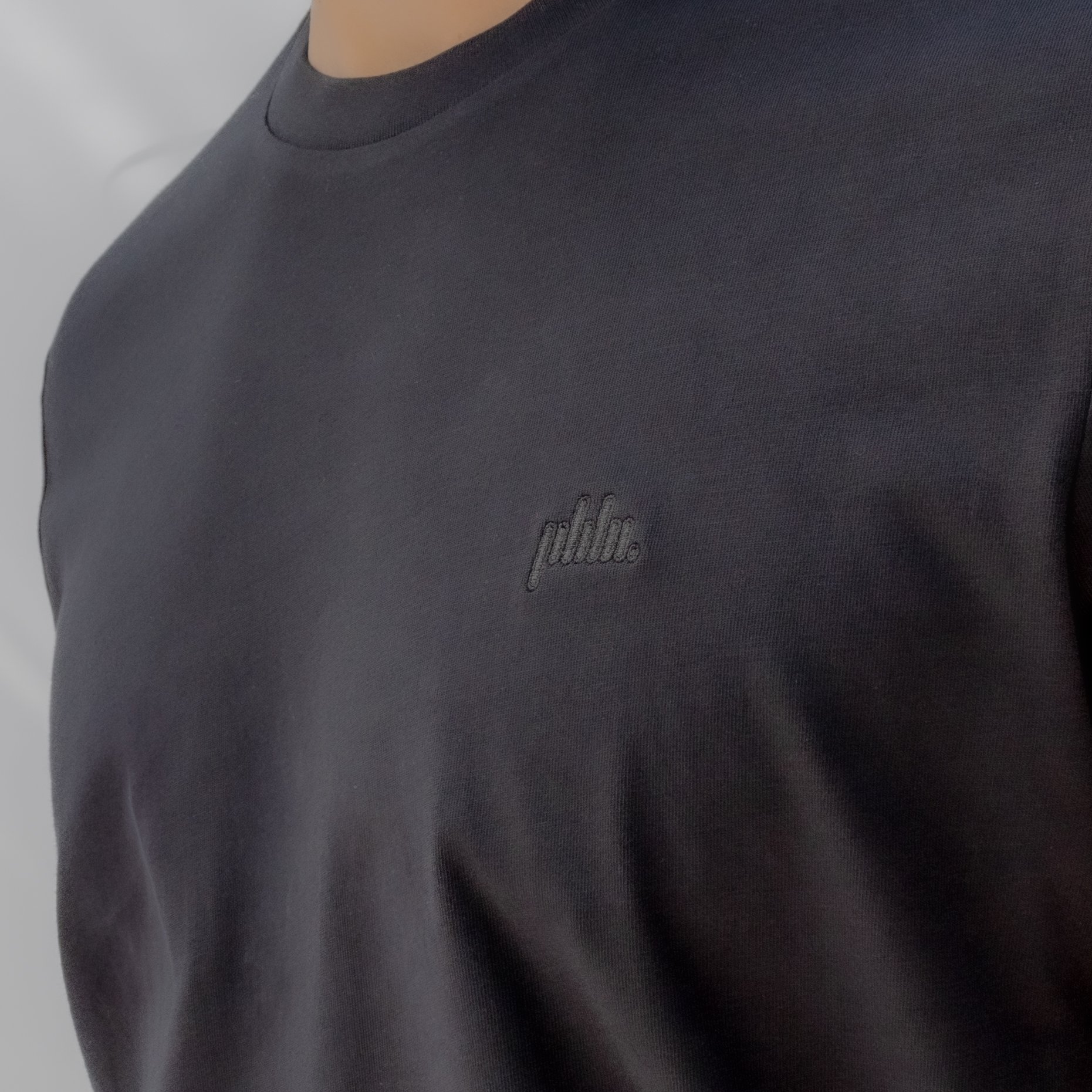 minimal-black-detail.jpg
