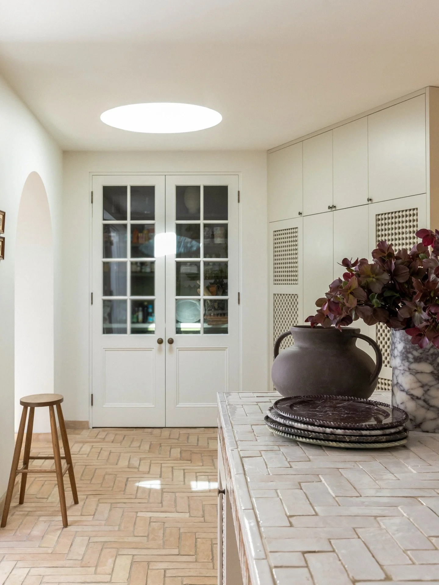 Lifestyle product photography for the @cotheory_ Resonance Campaign.

Slide 3 was a personal favourite. No AI here.