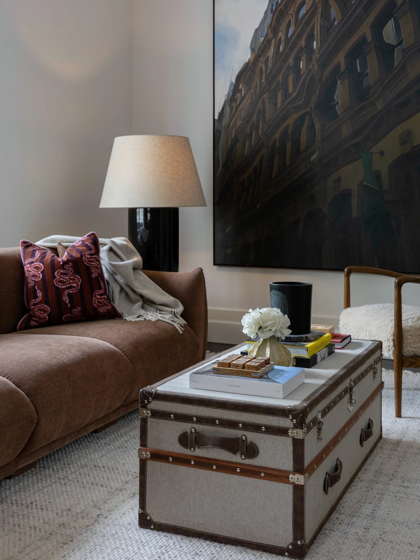 When the styling does exactly what it needs to and nothing more.

Charley from @curation.wcm has such a considered eye. Everything feels intentional, nothing overdone. 

Photography by @sabi.collective