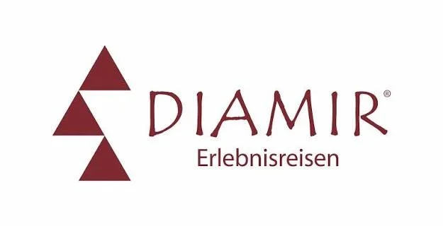 Logo mit drei roten Dreiecken und dem Text 'DIAMIR Erlebnisreisen'.