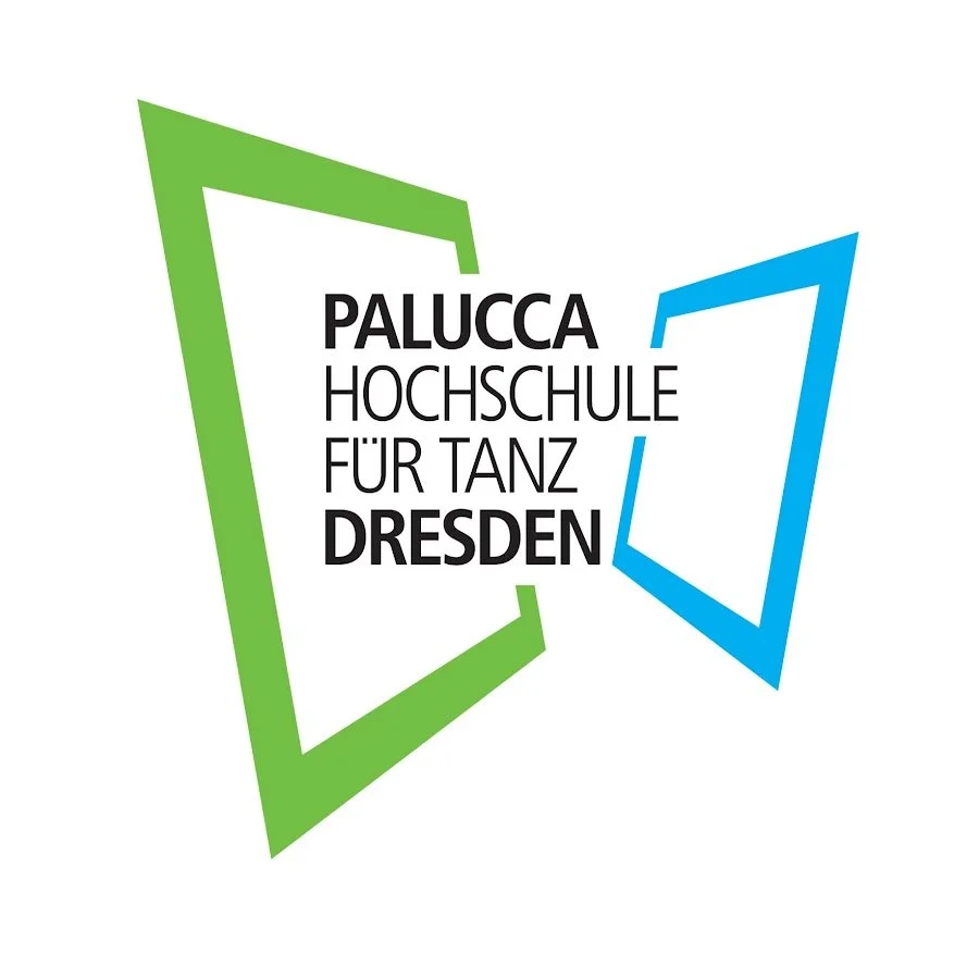 Logo der Palucca Hochschule für Tanz Dresden mit grünen und blauen Rahmen und schwarzem Text.